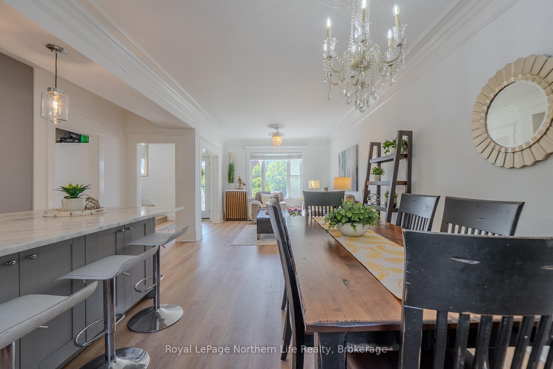712 Jane Street photo 9