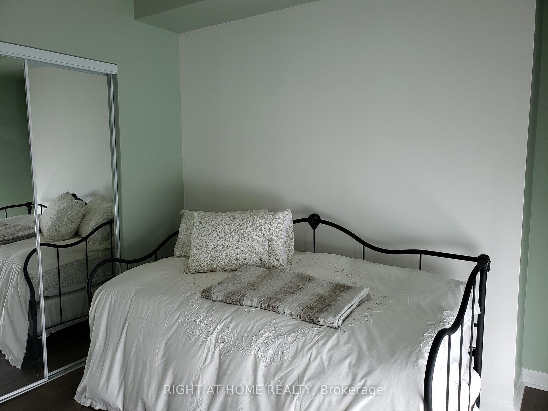 525 Wilson Avenue Unit 1105 photo 18