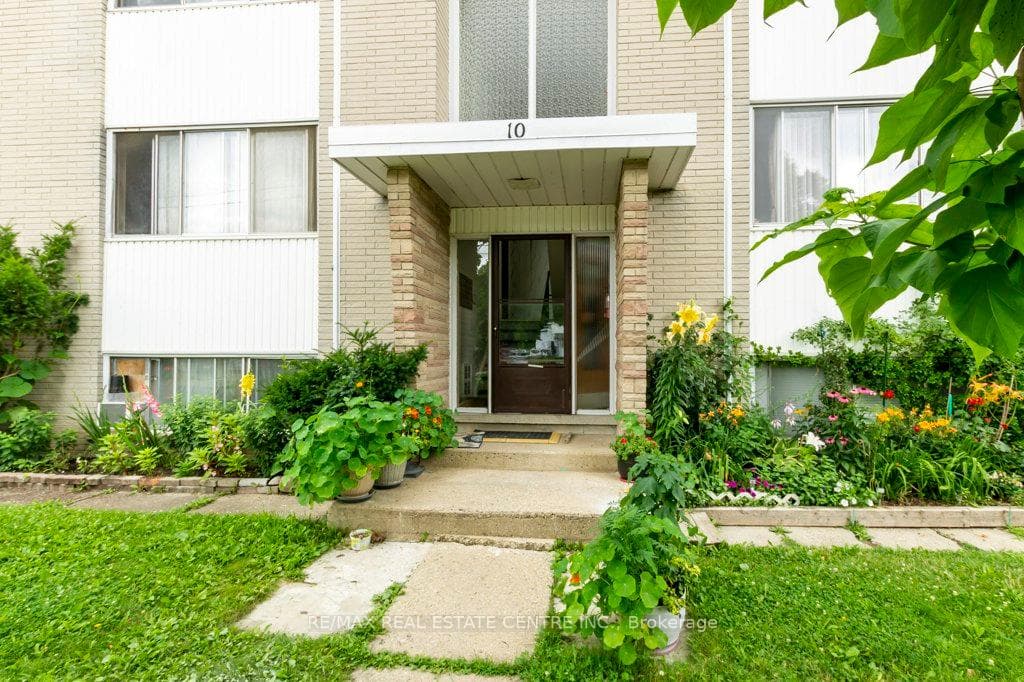 10 Plymouth Court photo 4