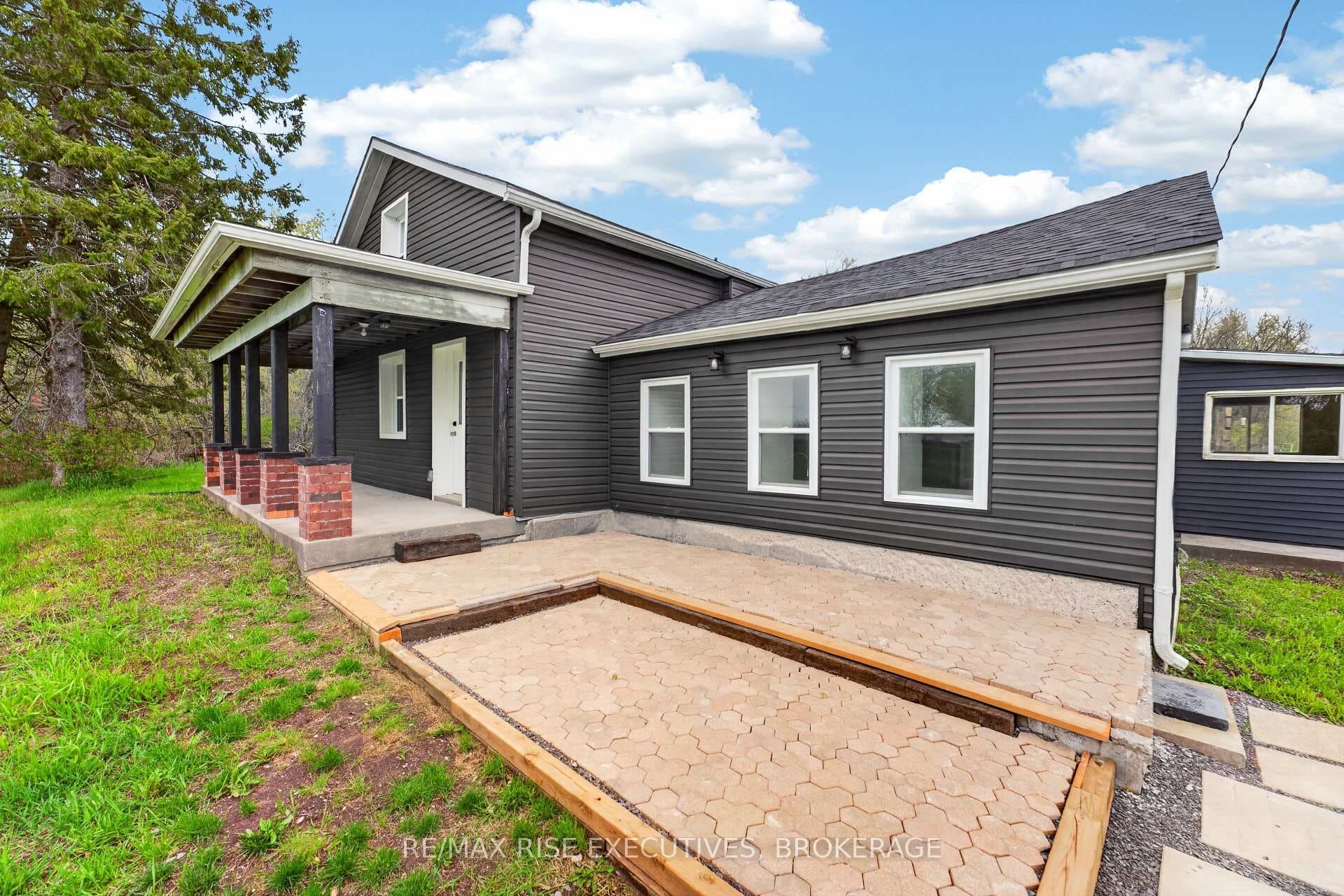 750 Moira Road photo 32