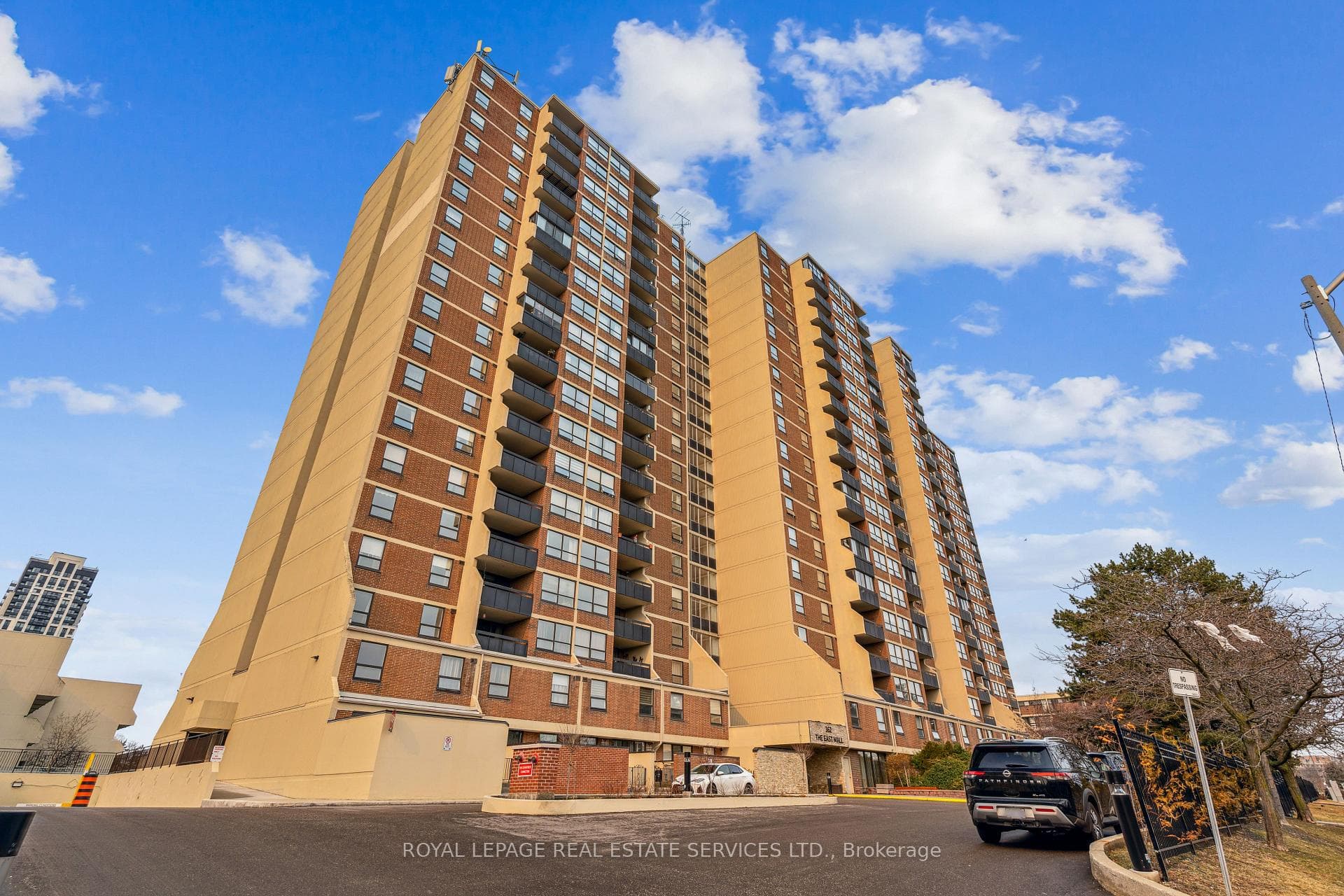 362 The East Mall Street Unit 402 photo 1