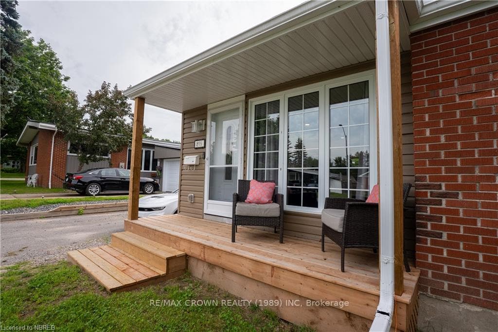 855 PINEWOOD Road photo 3