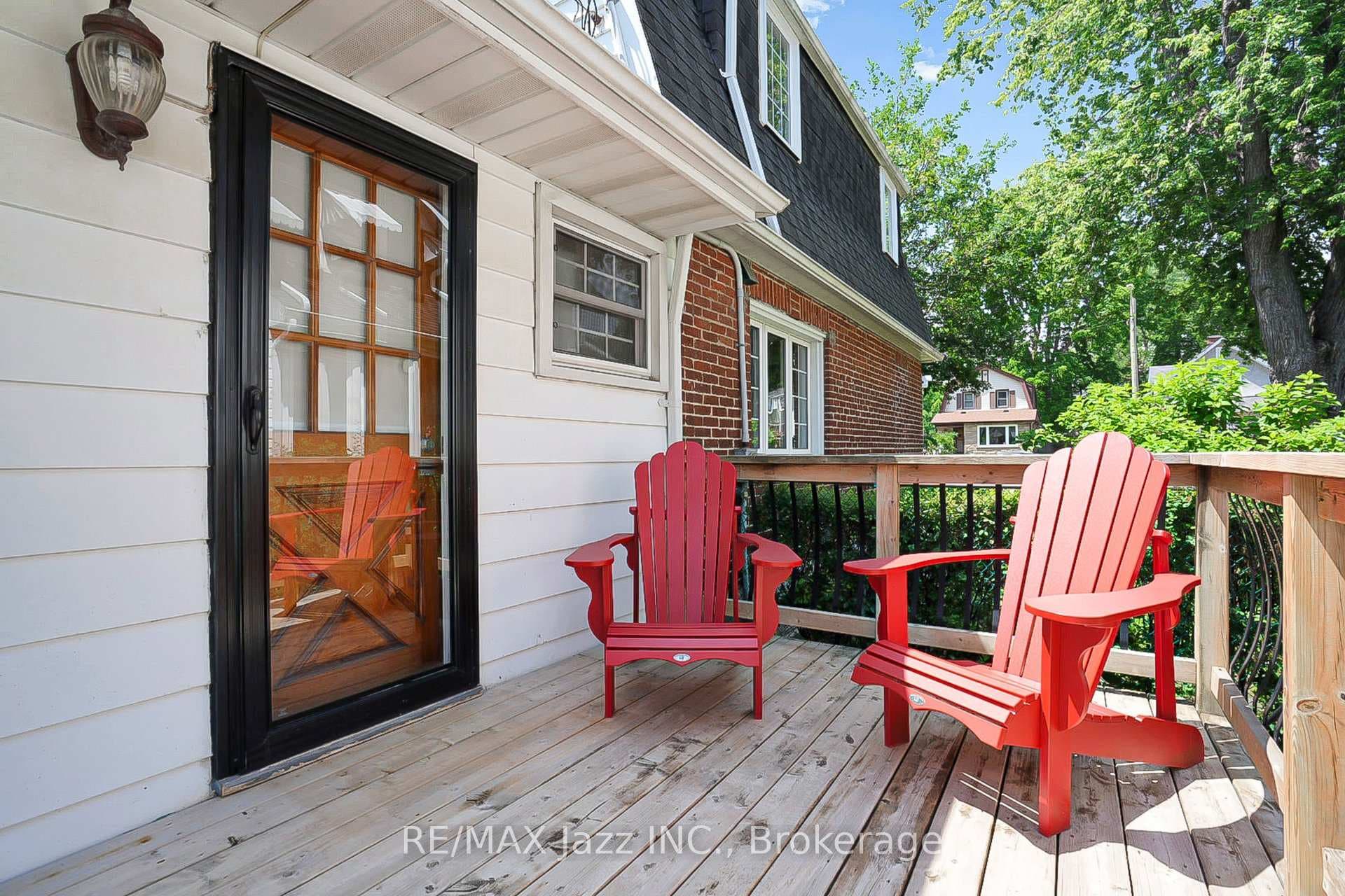 559 Masson Street photo 18