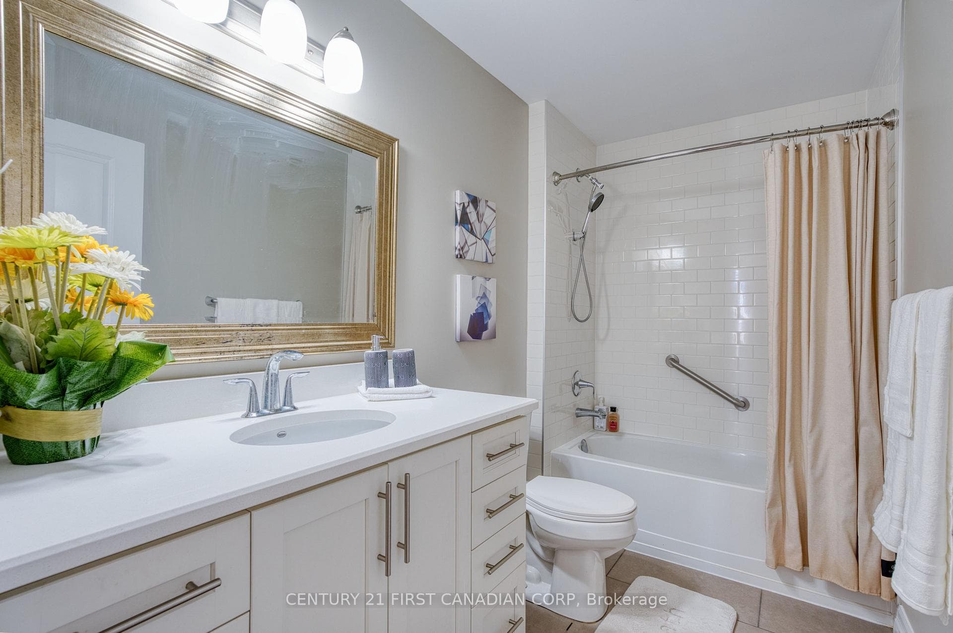 240 Villagewalk Boulevard Unit 812 photo 18