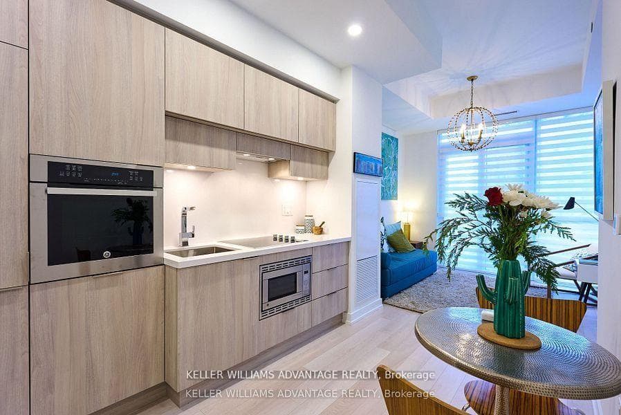 39 Roehampton Avenue Unit 501 photo 6
