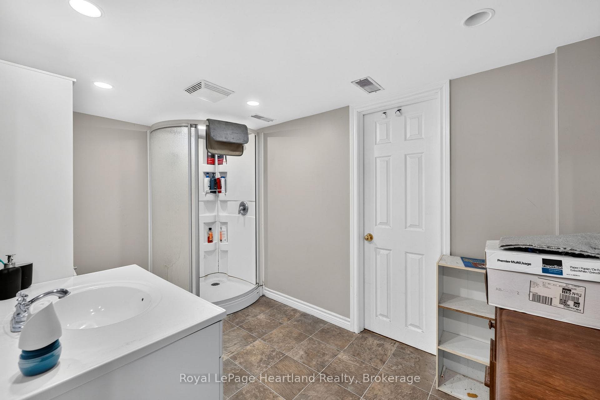 240 Elm Avenue photo 22
