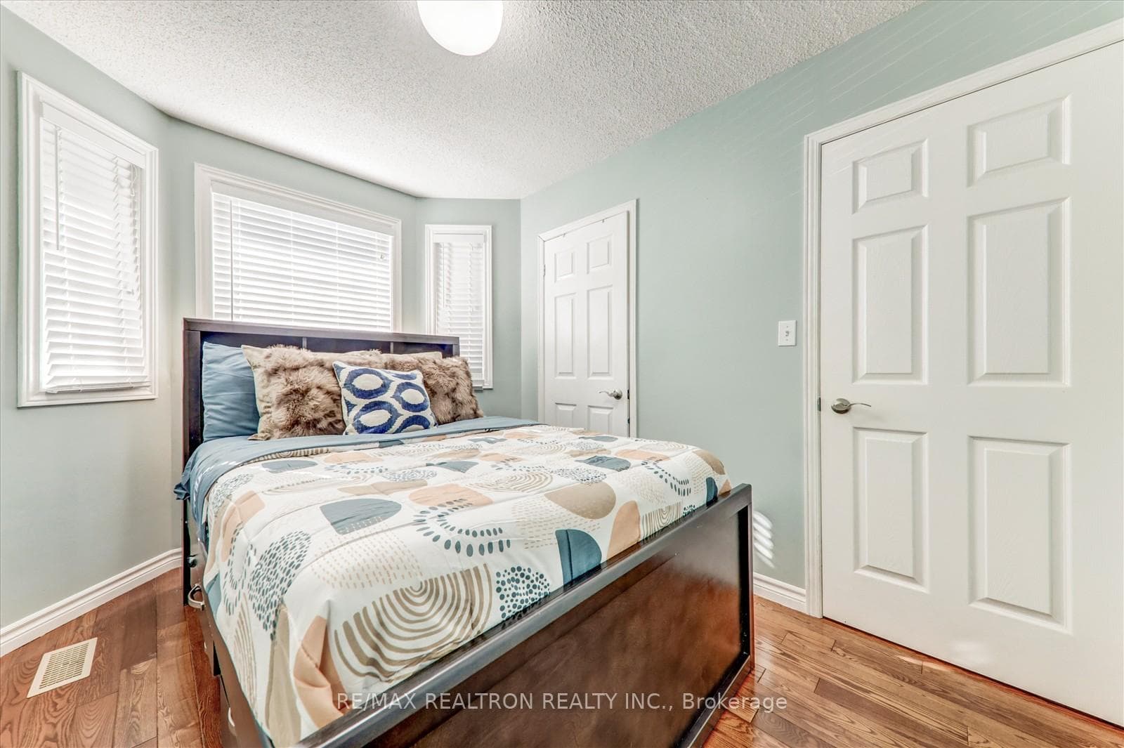 54 Stagemaster Crescent photo 20
