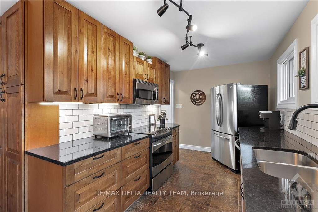 3059 YOUNG Street photo 9