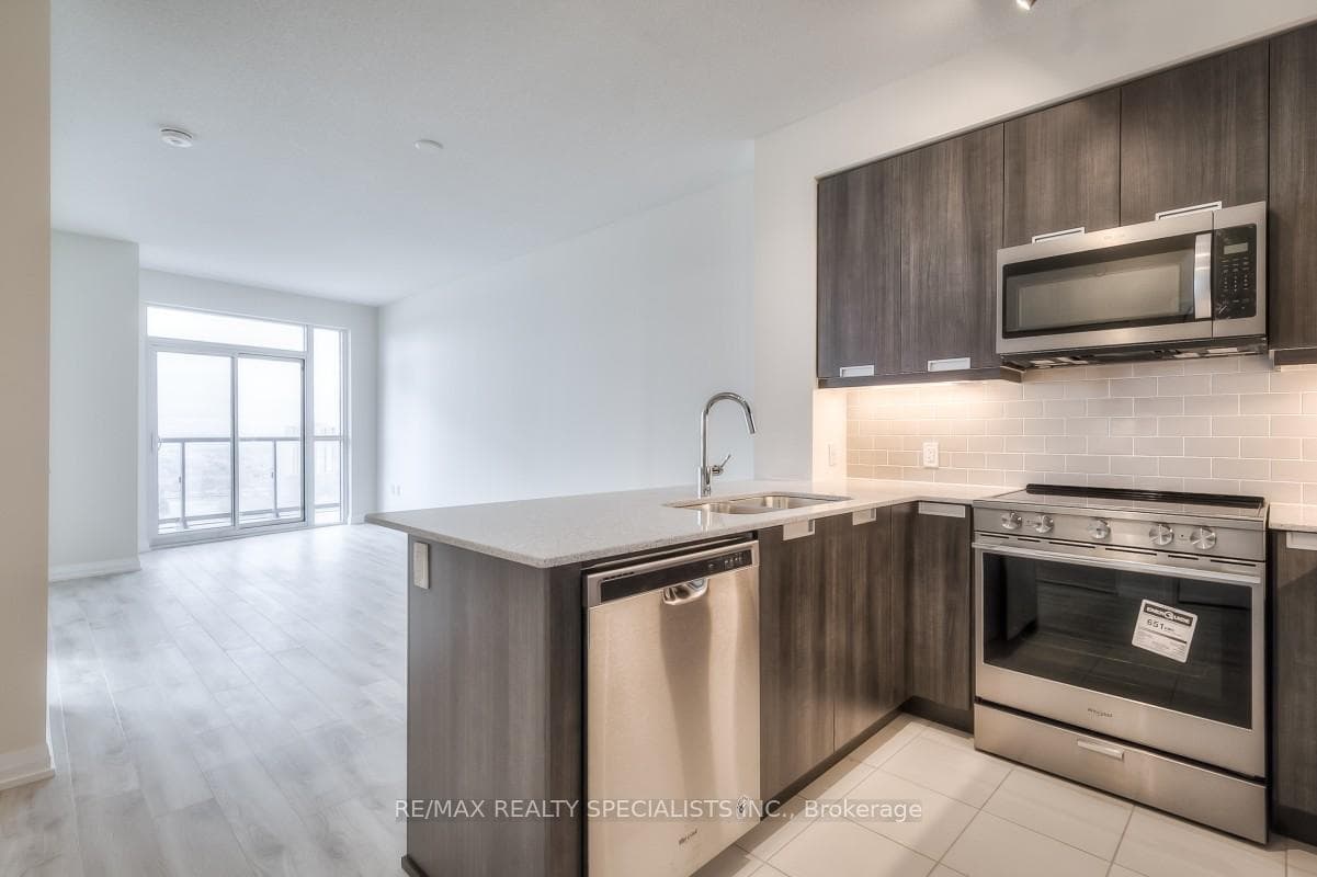 35 Watergarden Drive Unit 1520 photo 4