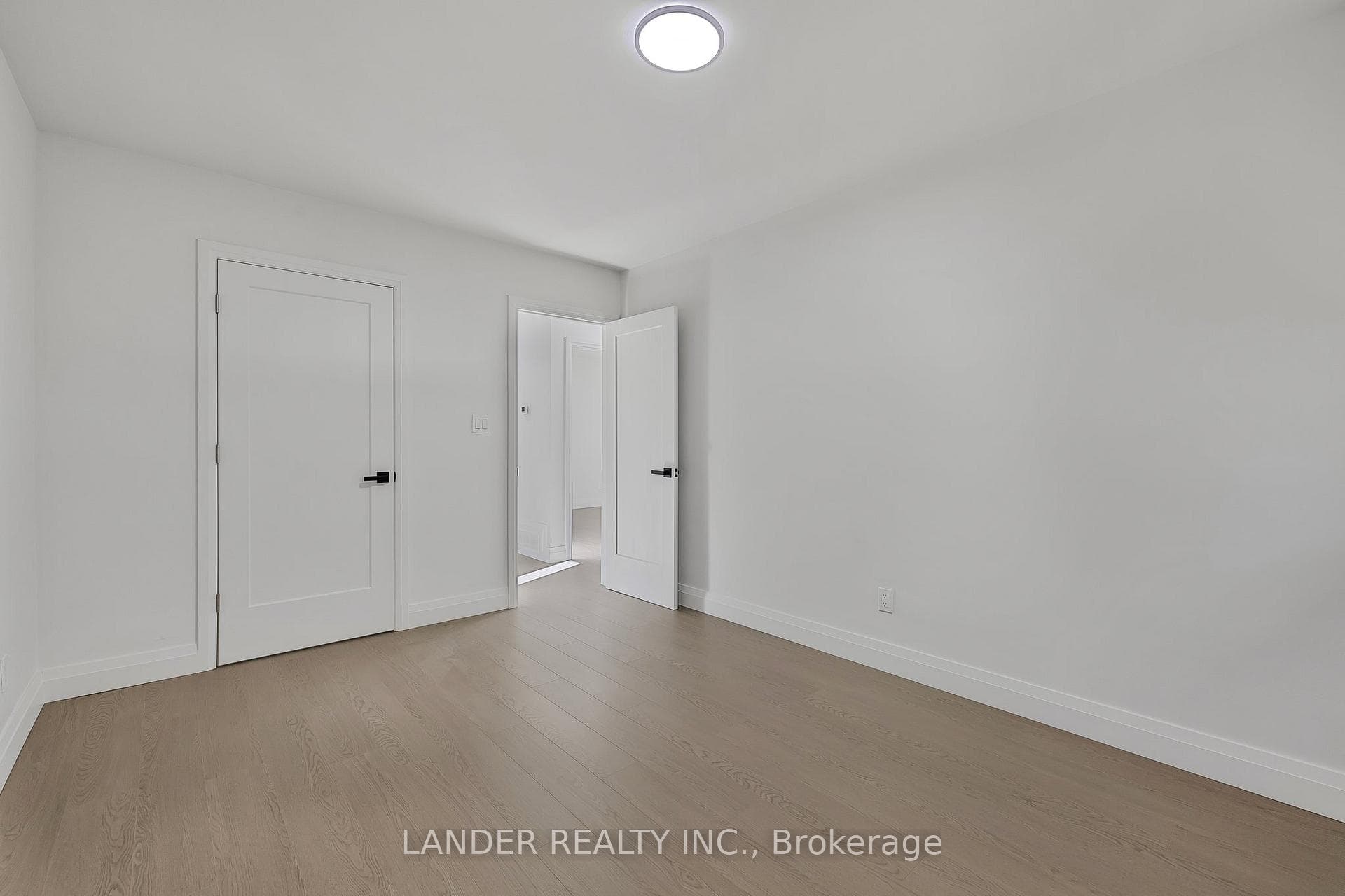 703 Sunnypoint Drive photo 9