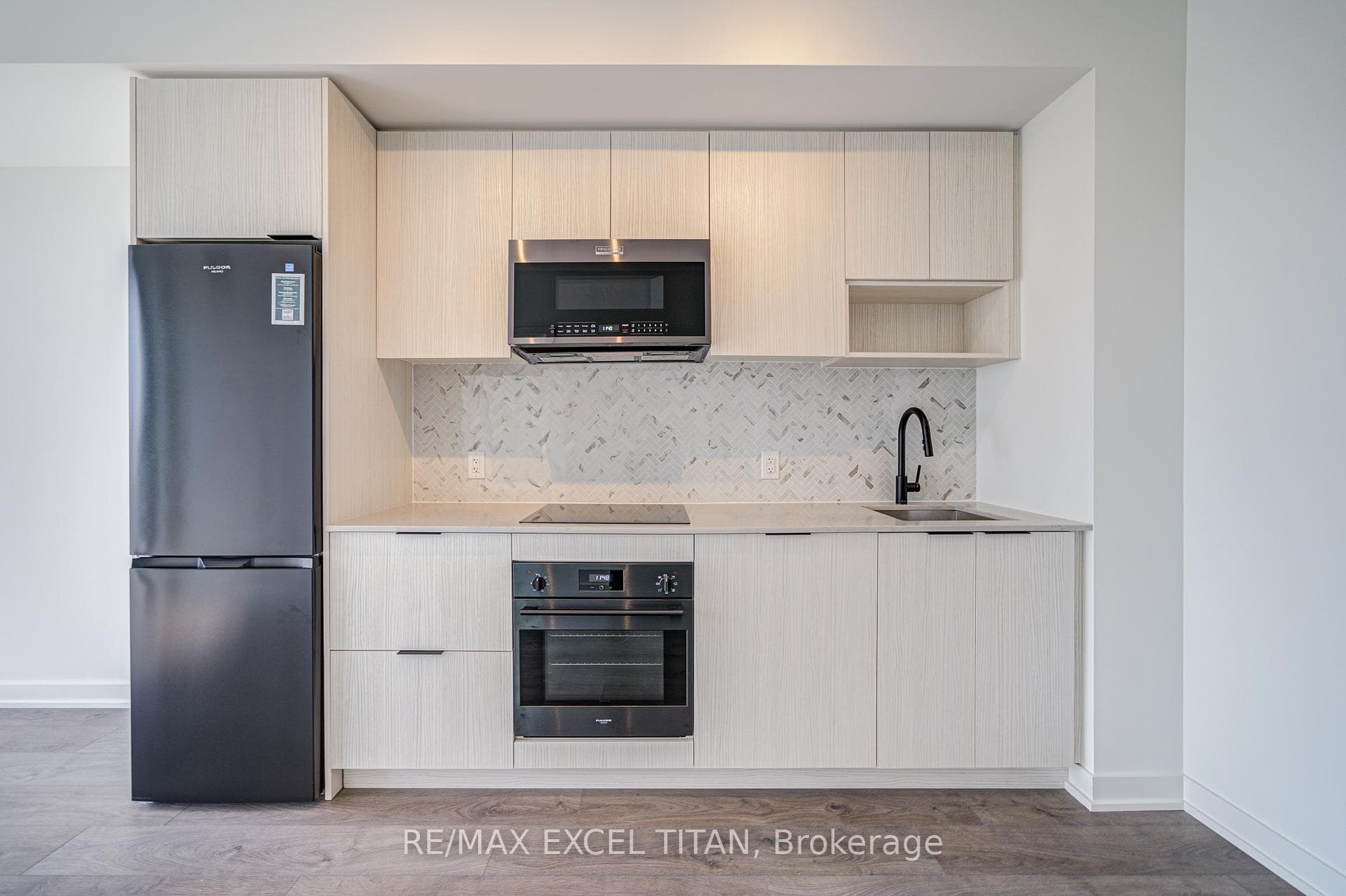 5 Defries Street Unit 1704 photo 12