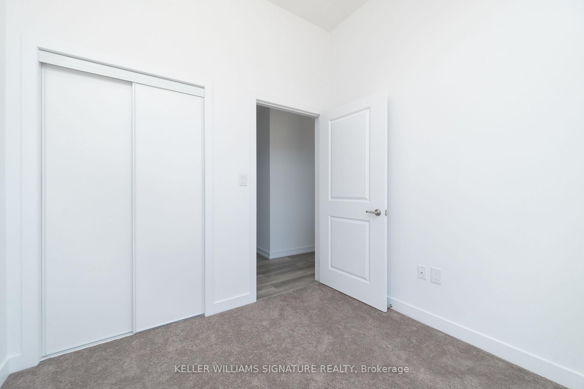 470 Dundas Street Unit 110 photo 11