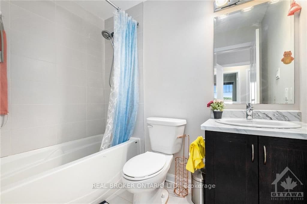 547 CLEMENCY Crescent photo 12