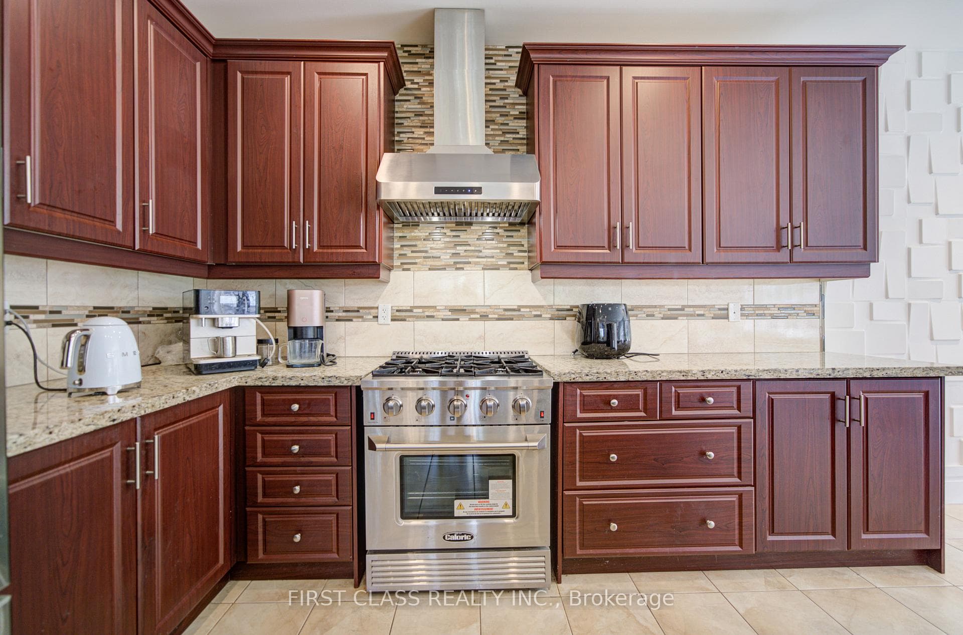 718 Peter Hall Drive photo 15
