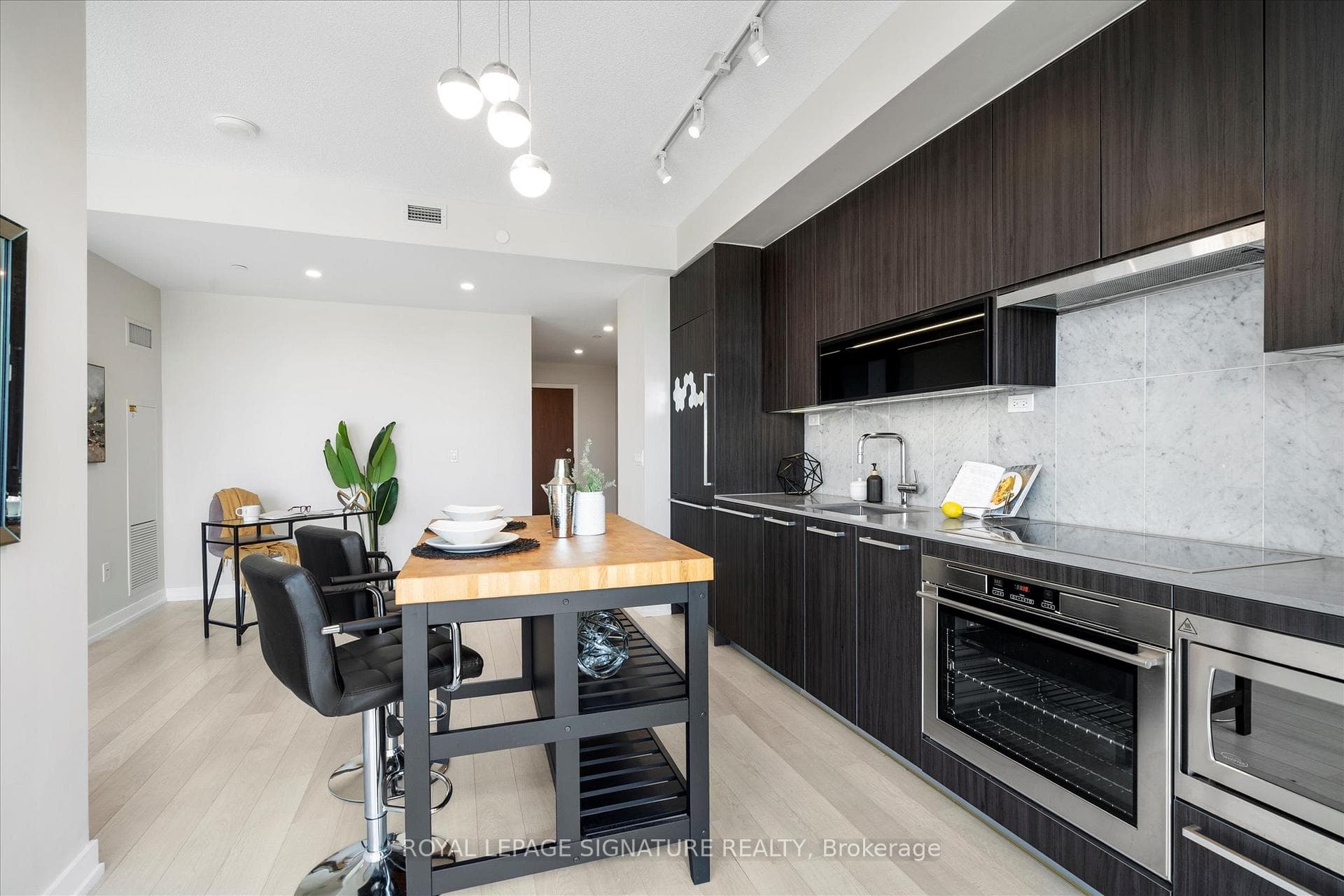 117 McMahon Drive Unit 2511 photo 17