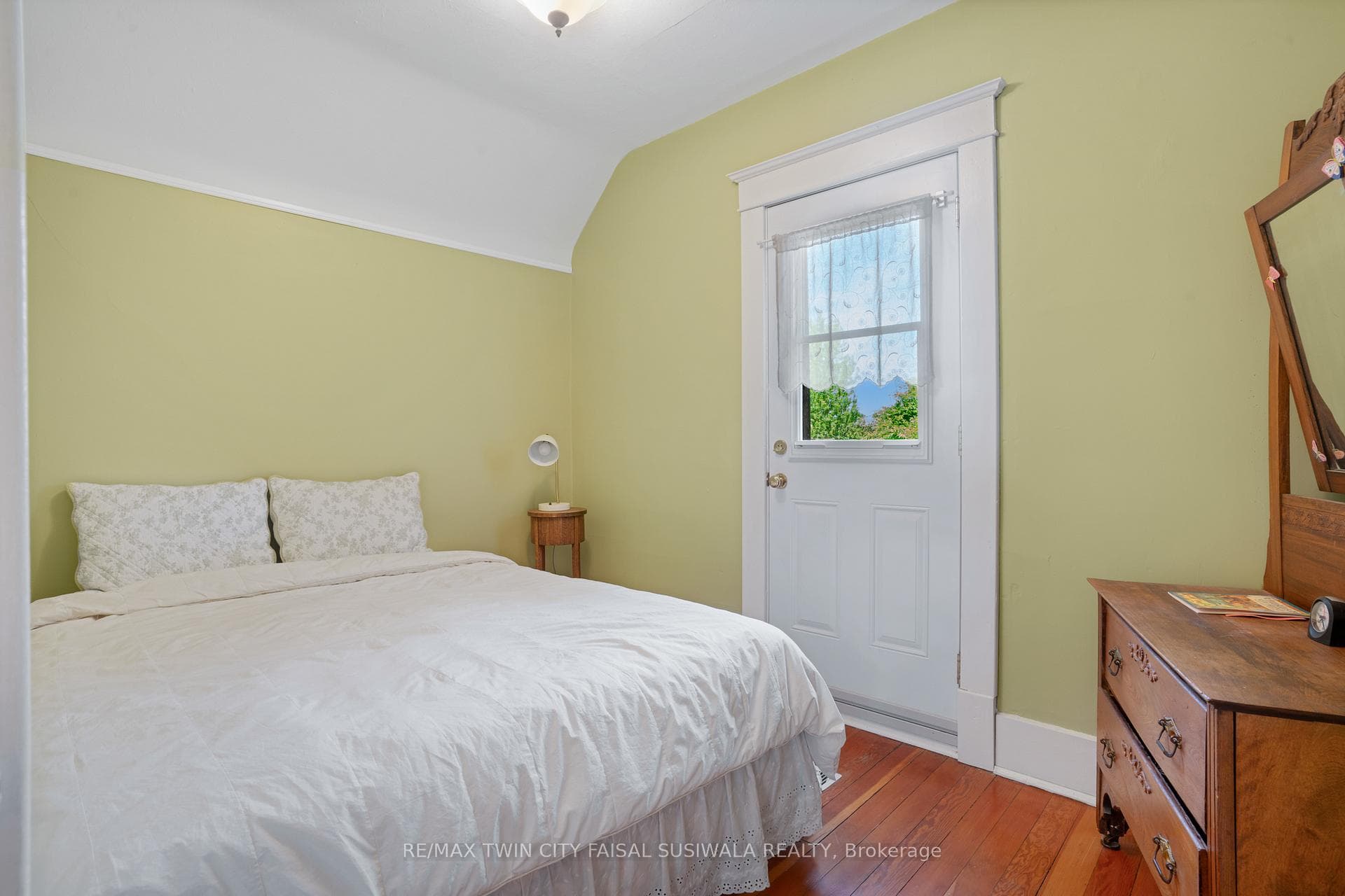 130 Moore Avenue photo 23