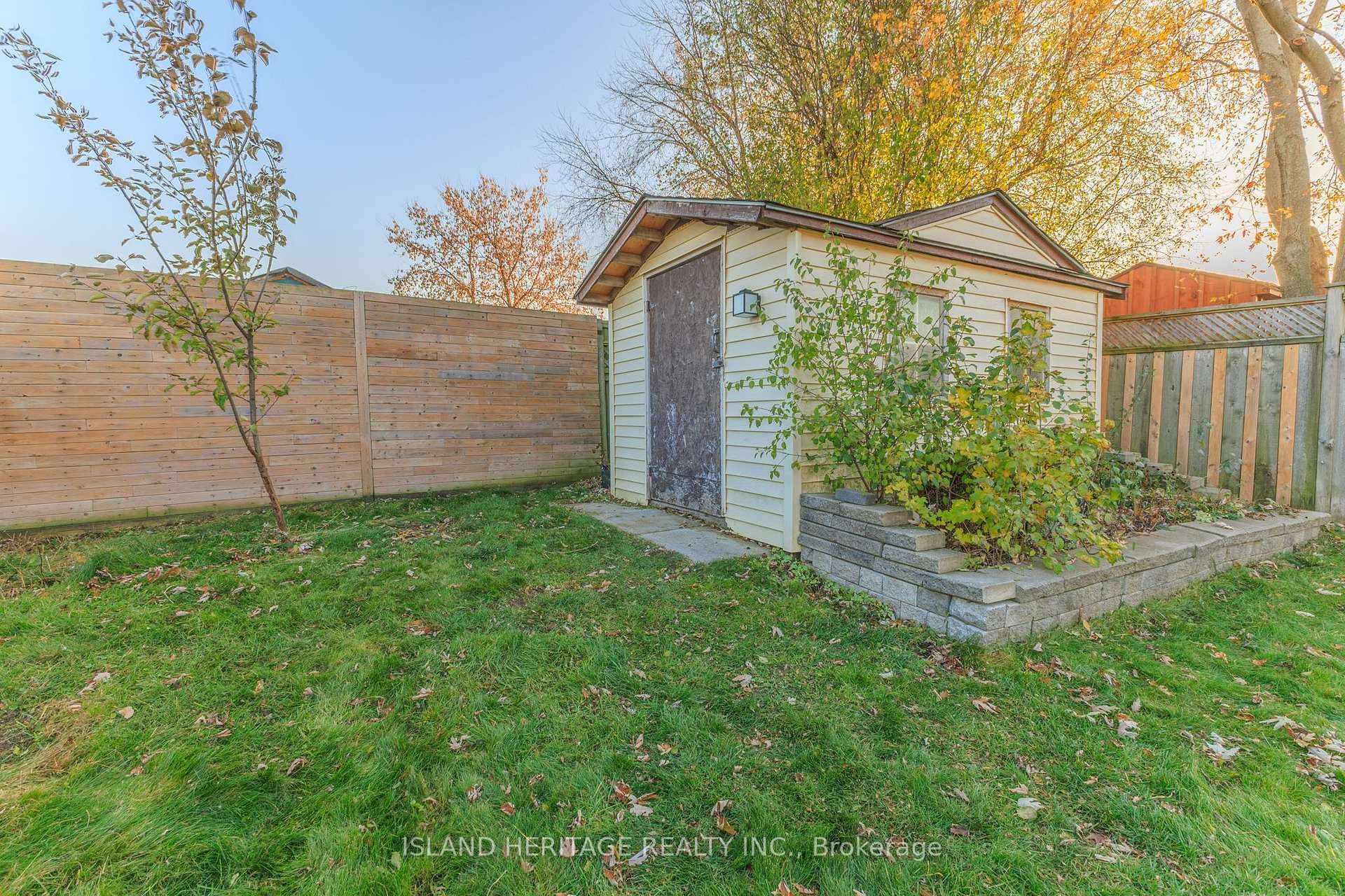 114 Turnberry Crescent photo 47