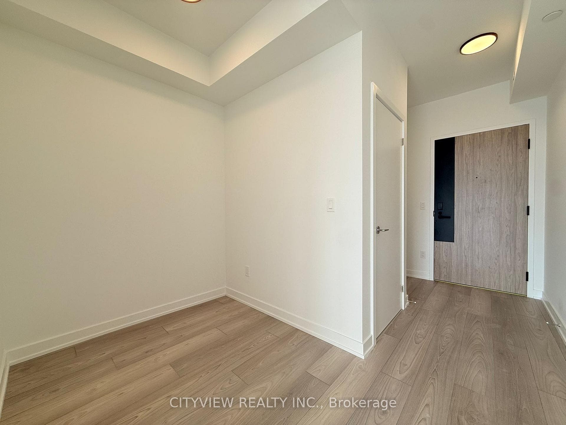 1007 The Queensway N/A Unit 425 photo 7