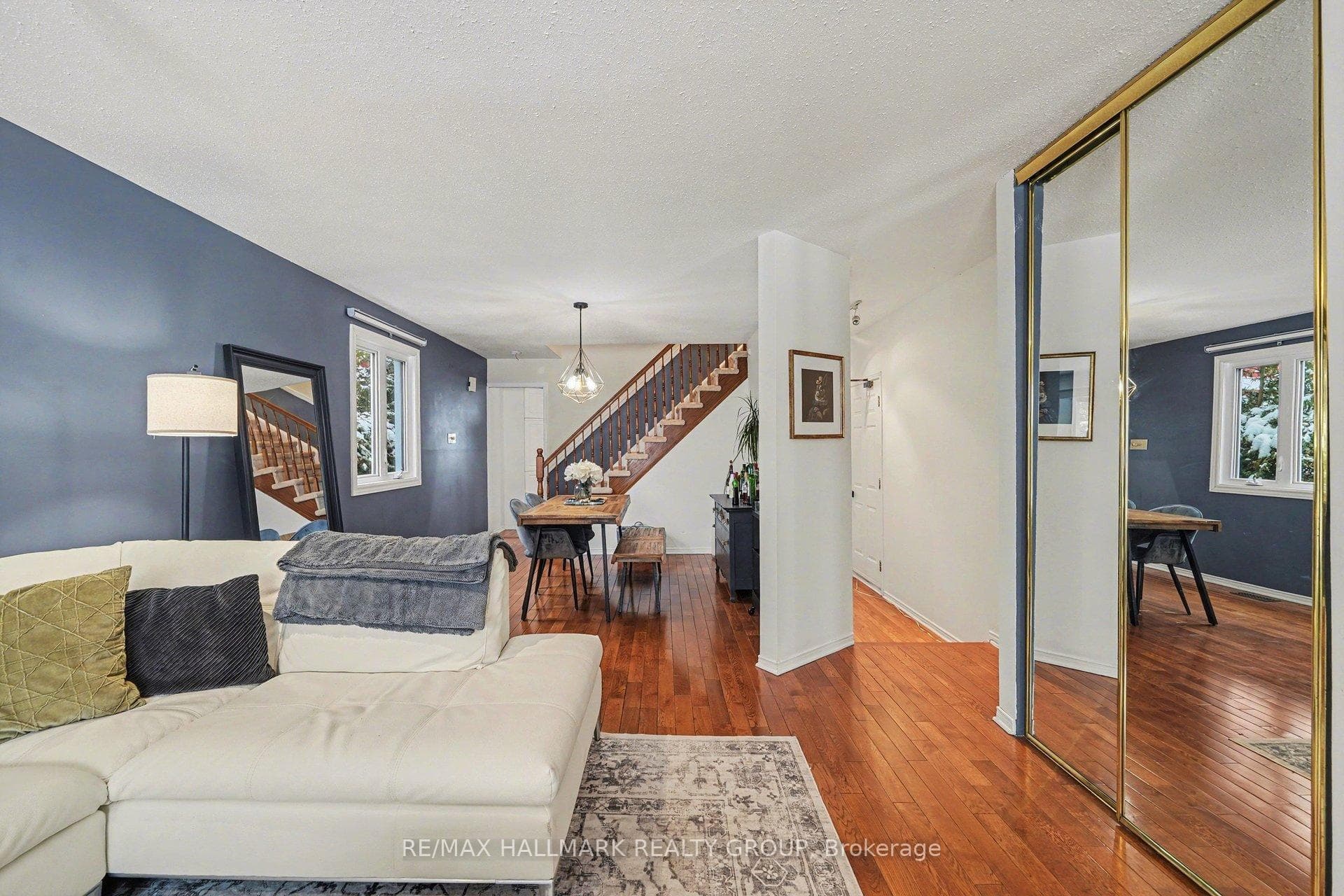 2741 Massicotte Lane photo 4