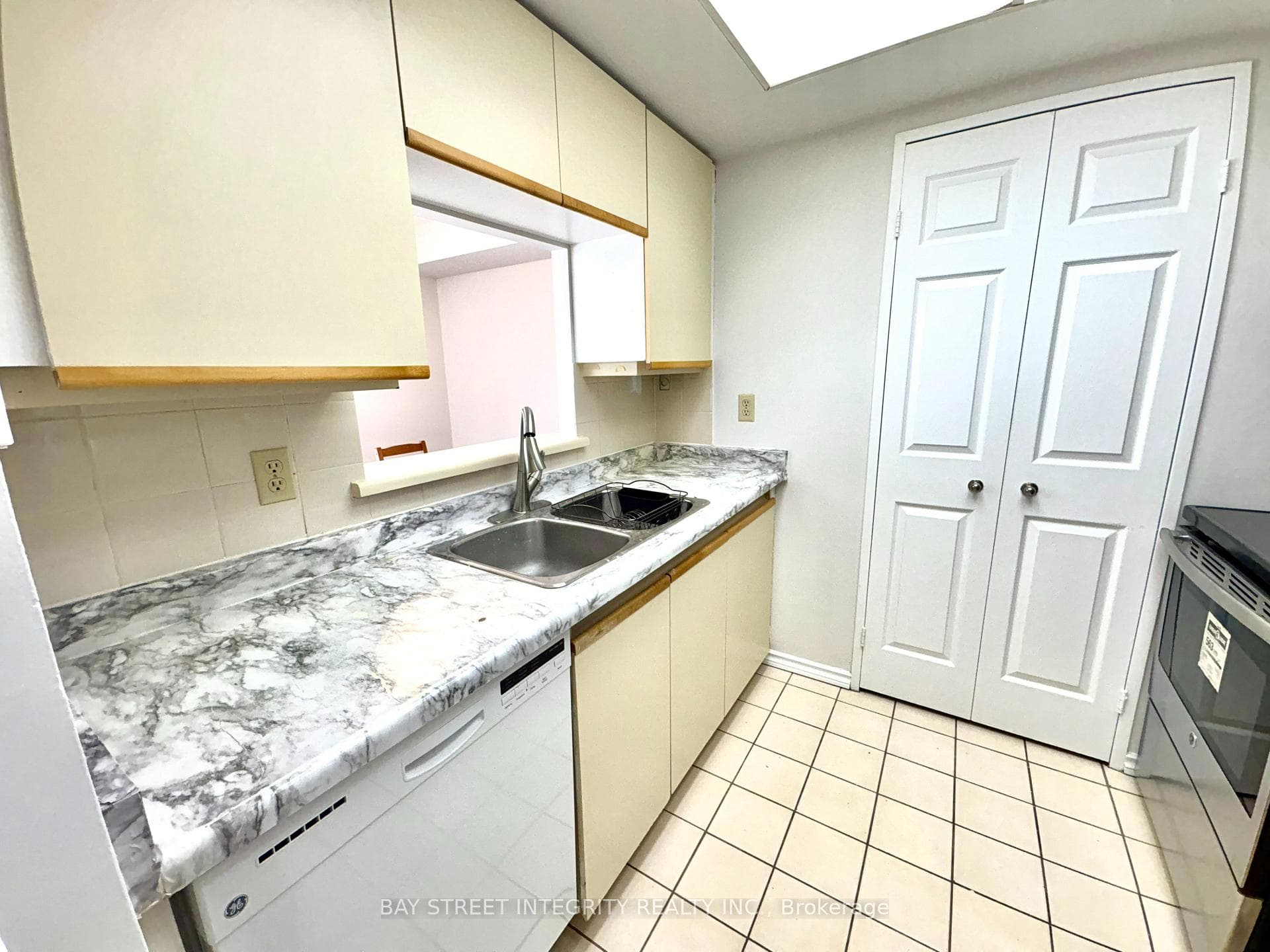 265 Enfield Place Unit 1011 photo 9