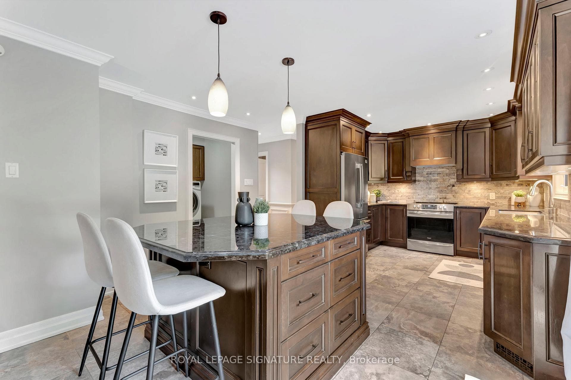 6796 Barrisdale Drive photo 12