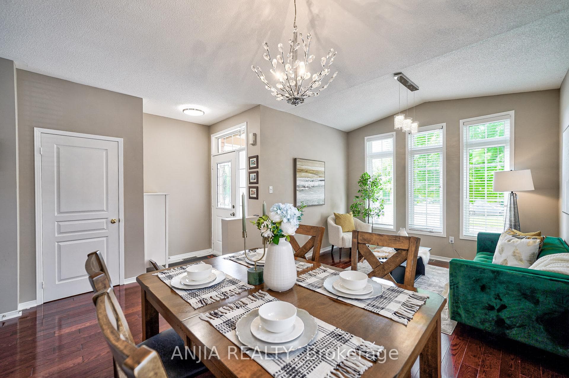 143 Lampton Crescent photo 6