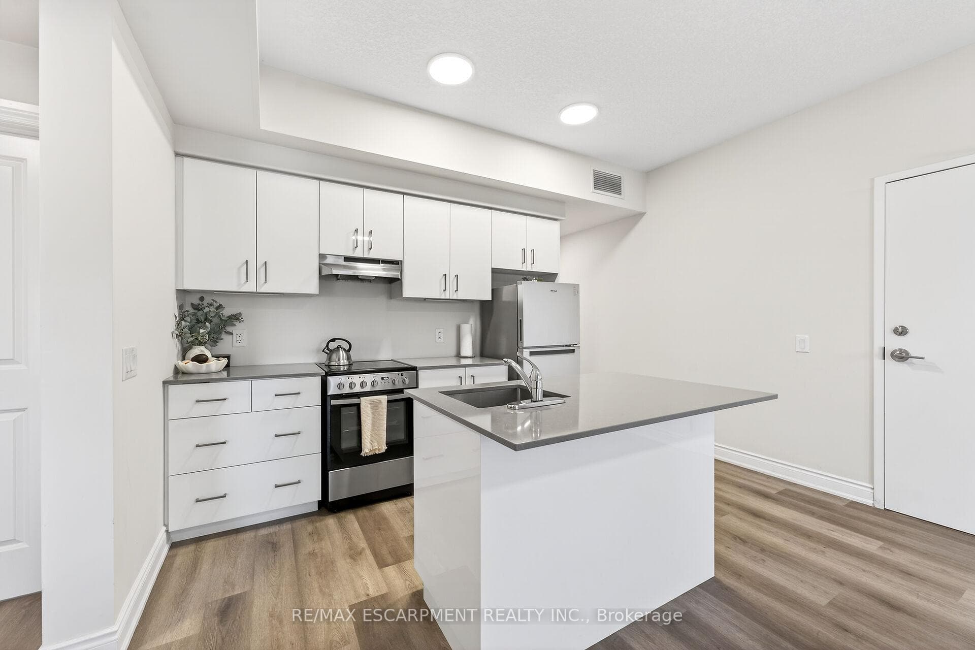 261 King Street Unit 302 photo 9