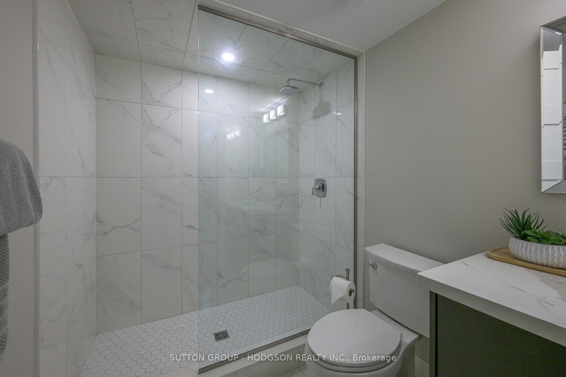2067 Tyson Walk photo 32