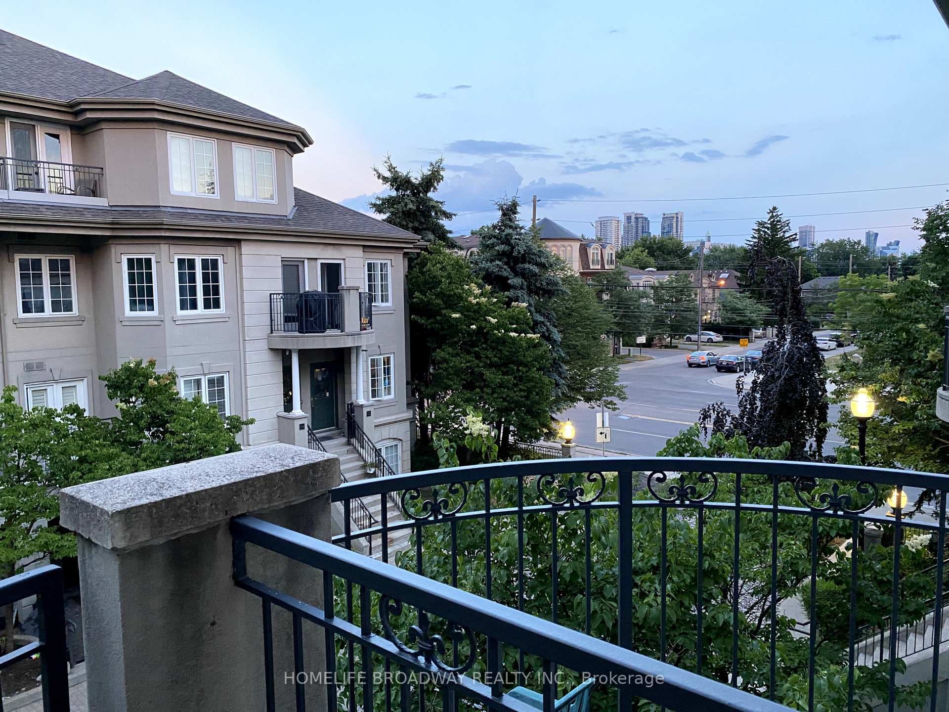 108 Finch Avenue Unit B38 photo 1