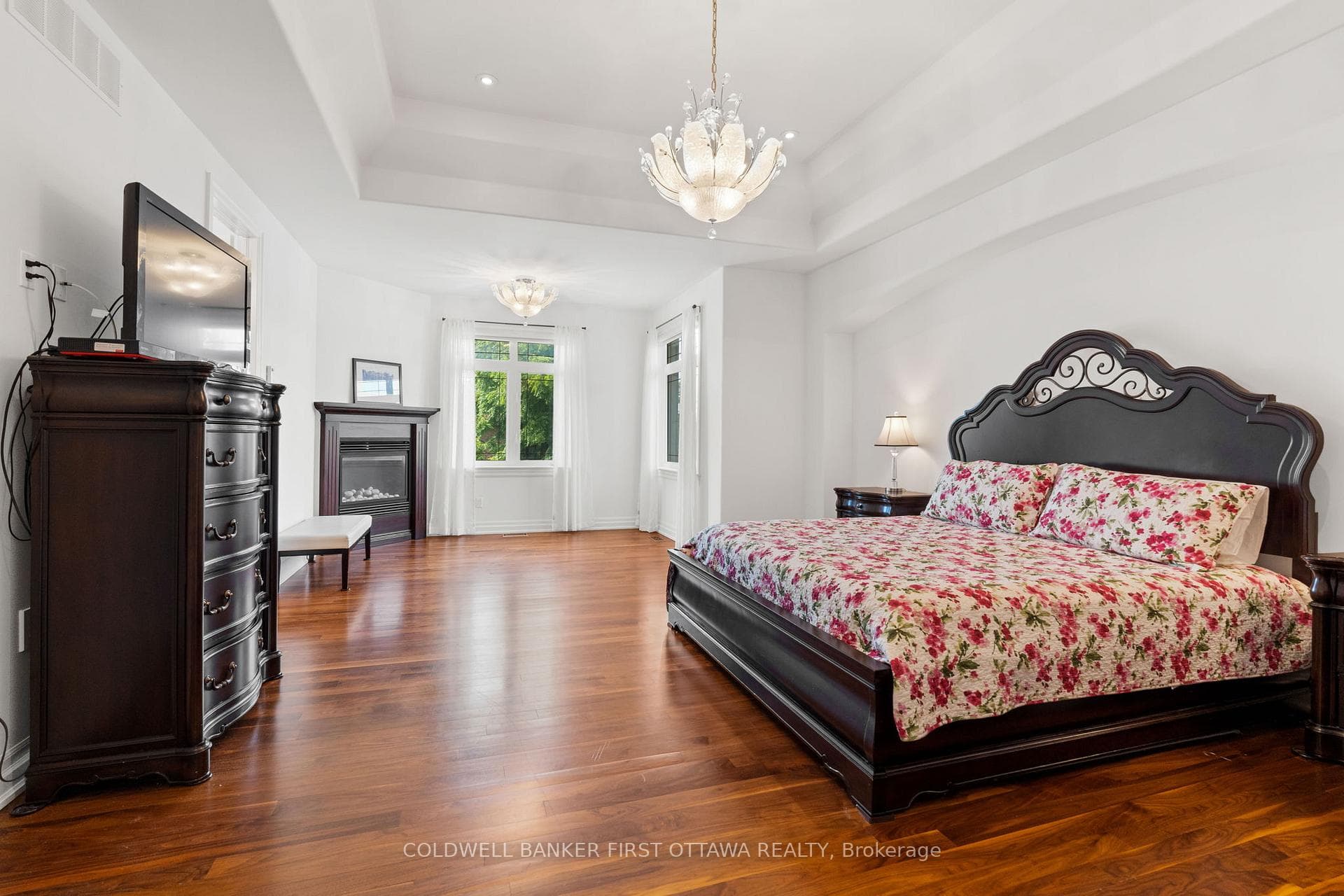 Primary bedroom w gas fireplace & WI Closet.