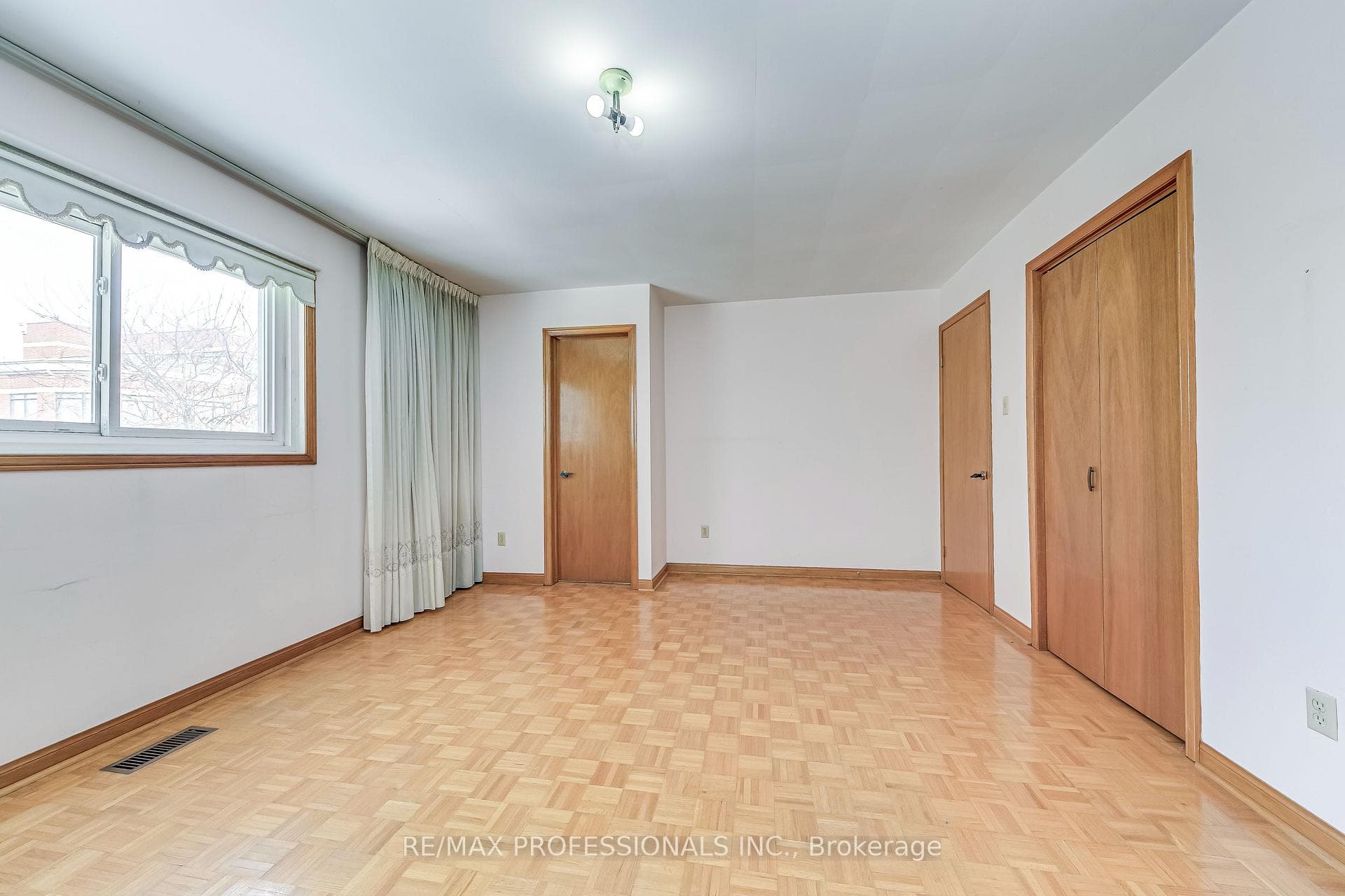 2314 Sheppard Avenue photo 17
