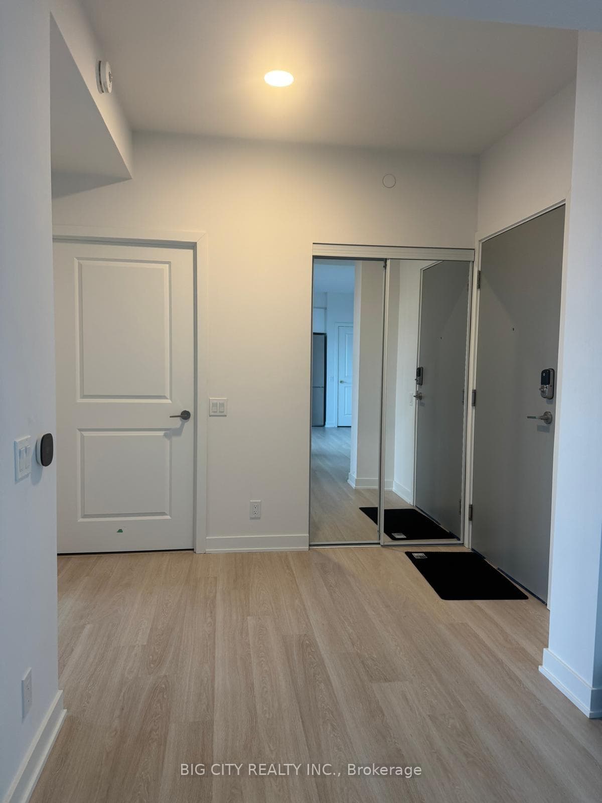 30 Upper Mall Way Unit 621A photo 11