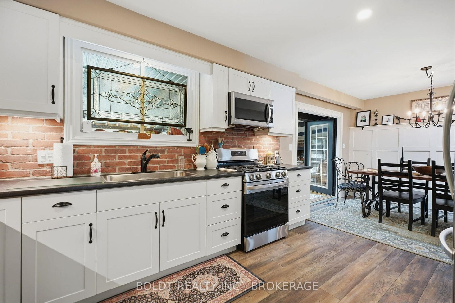 18 Prince Charles Drive photo 16