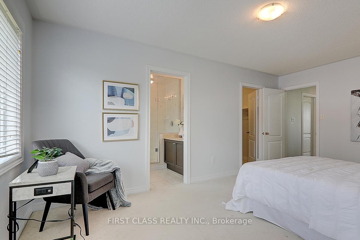 5 Mantle Avenue photo 32