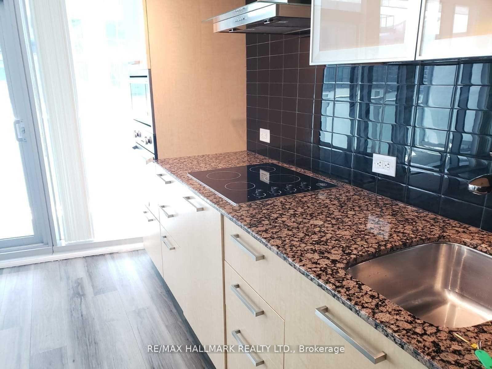 12 York Street Unit 1506 photo 8