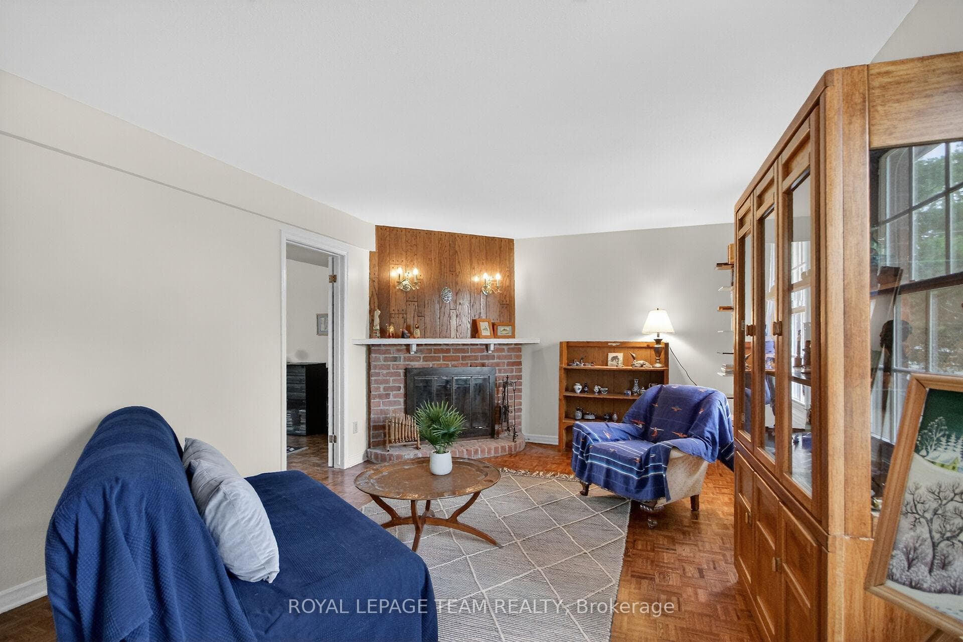 136 James Cummings Avenue photo 32
