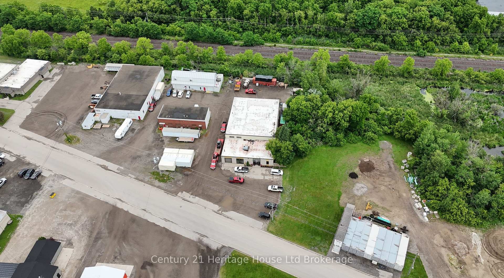 905 Dufferin Street photo 25