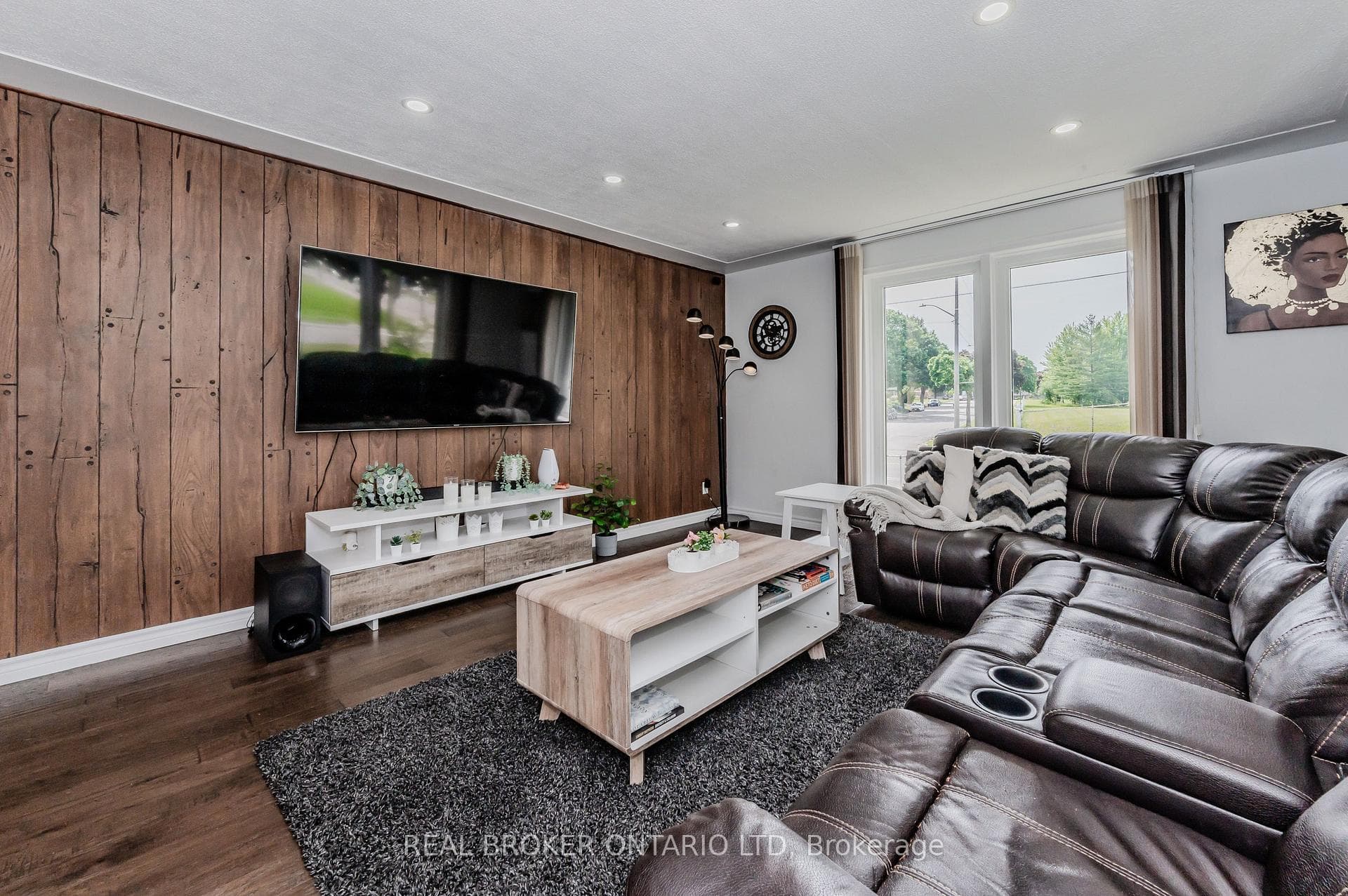 8 HAHN Place photo 10