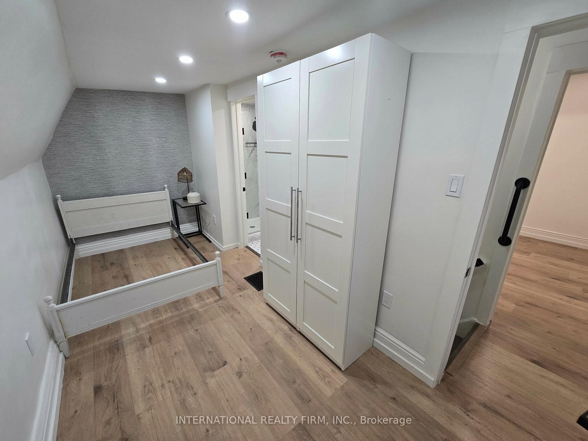 793 Dufferin Street Unit Upper photo 16