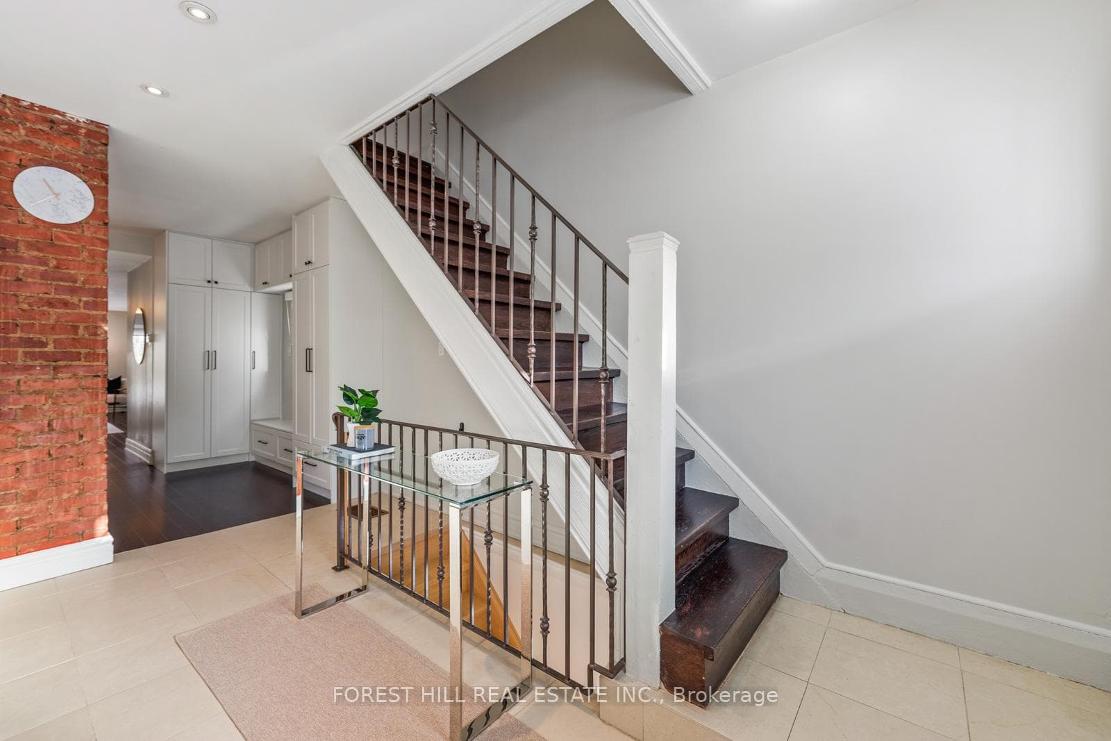 623 Harvie Avenue photo 3