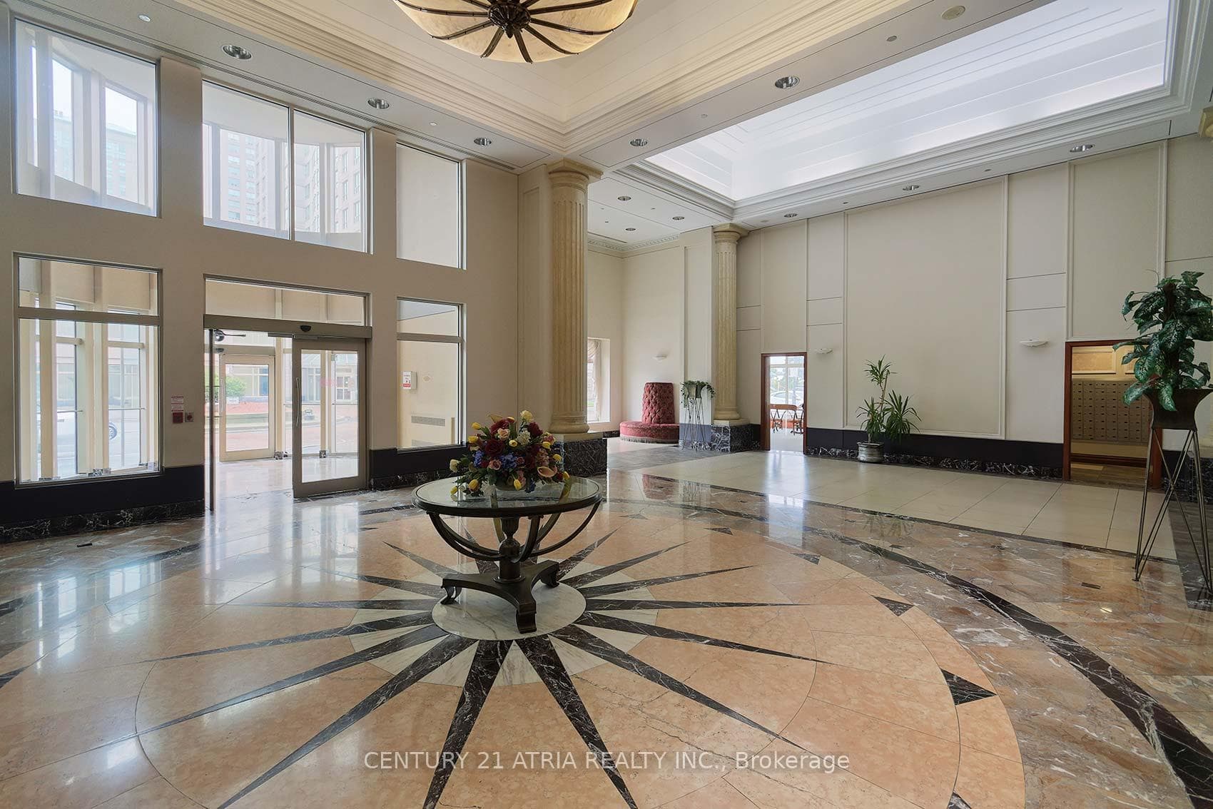 8 Lee Centre Drive Unit 710 photo 4