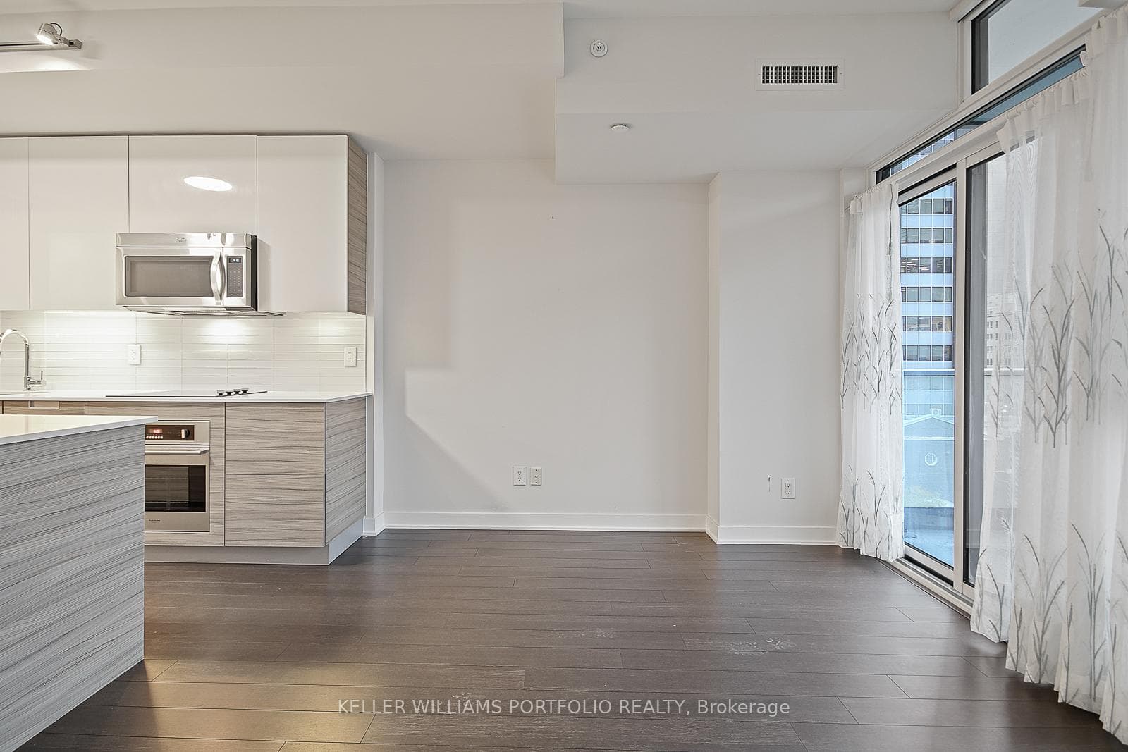 210 Simcoe Street Unit 708 photo 30