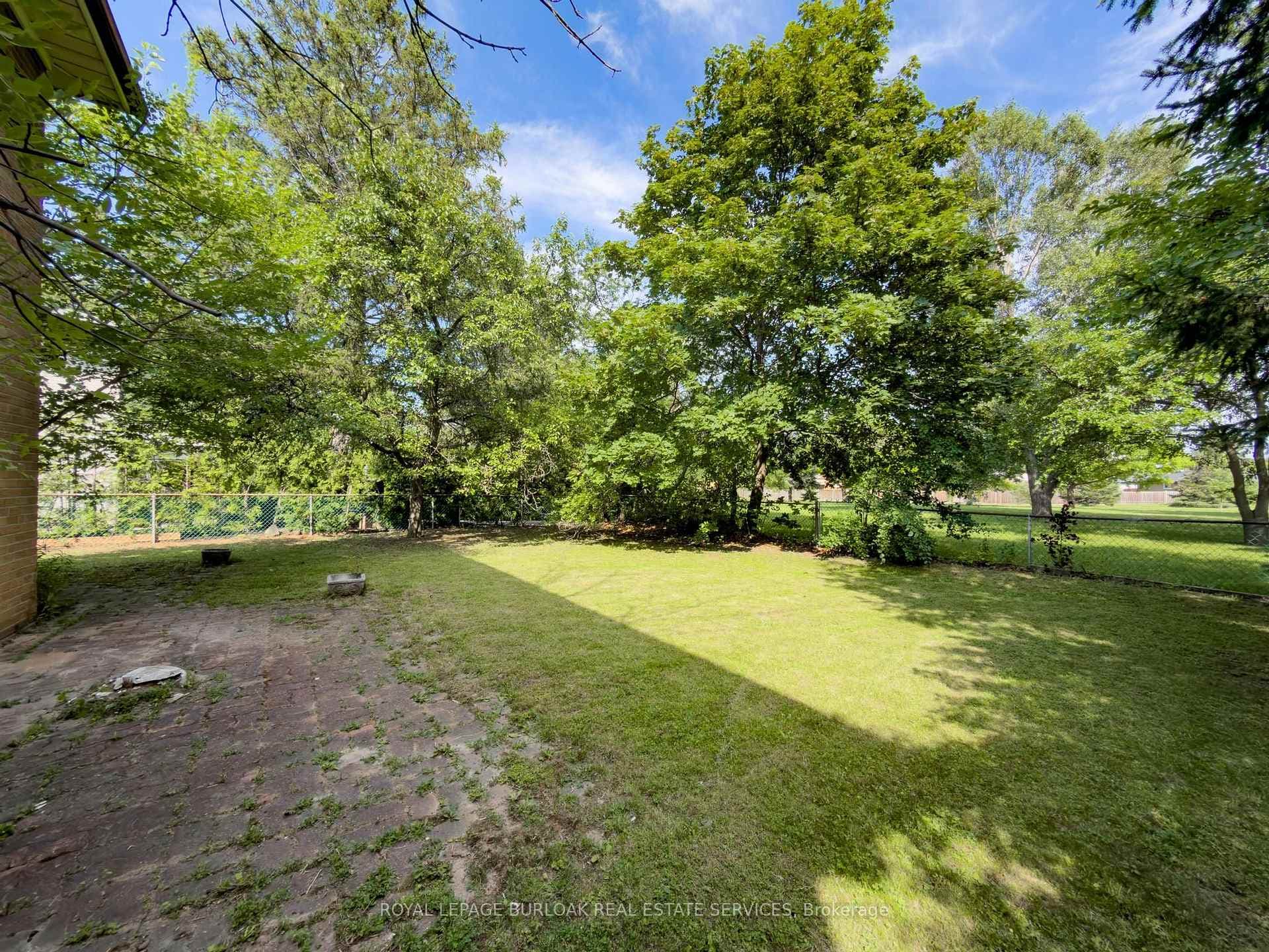 3577 Bluestream Crescent photo 41