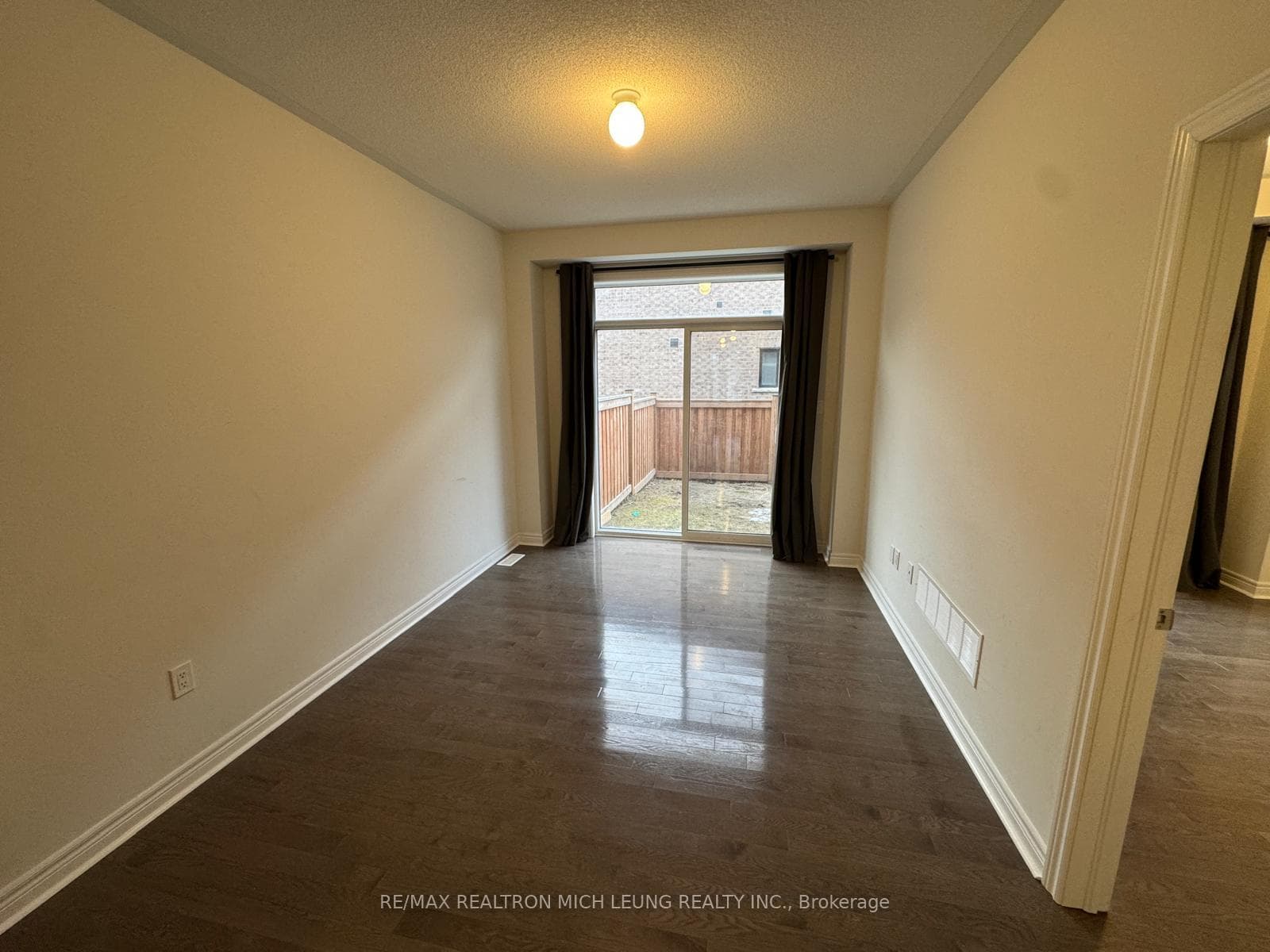 7 Hilts Drive photo 3