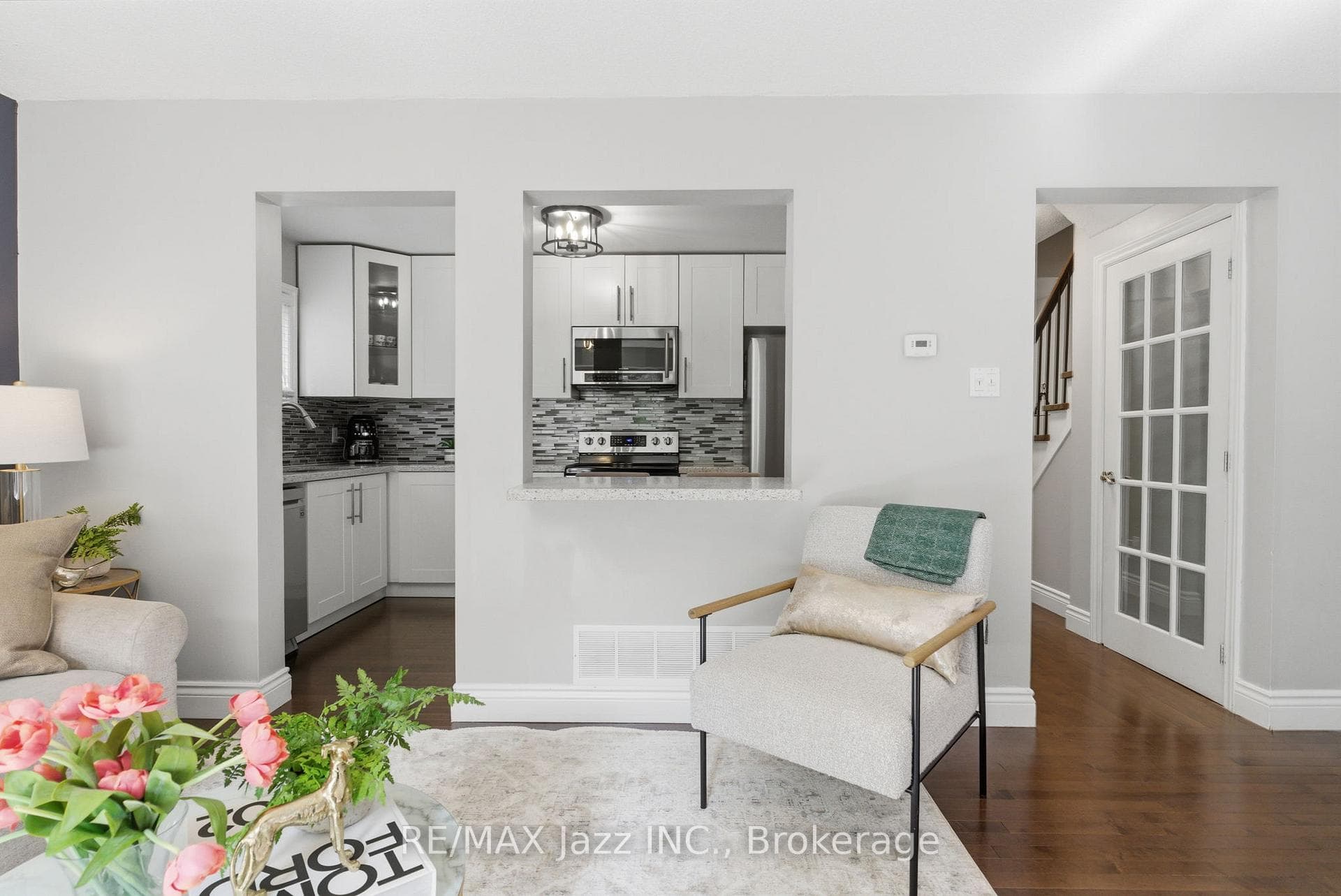 555 Cobblehill Drive photo 22