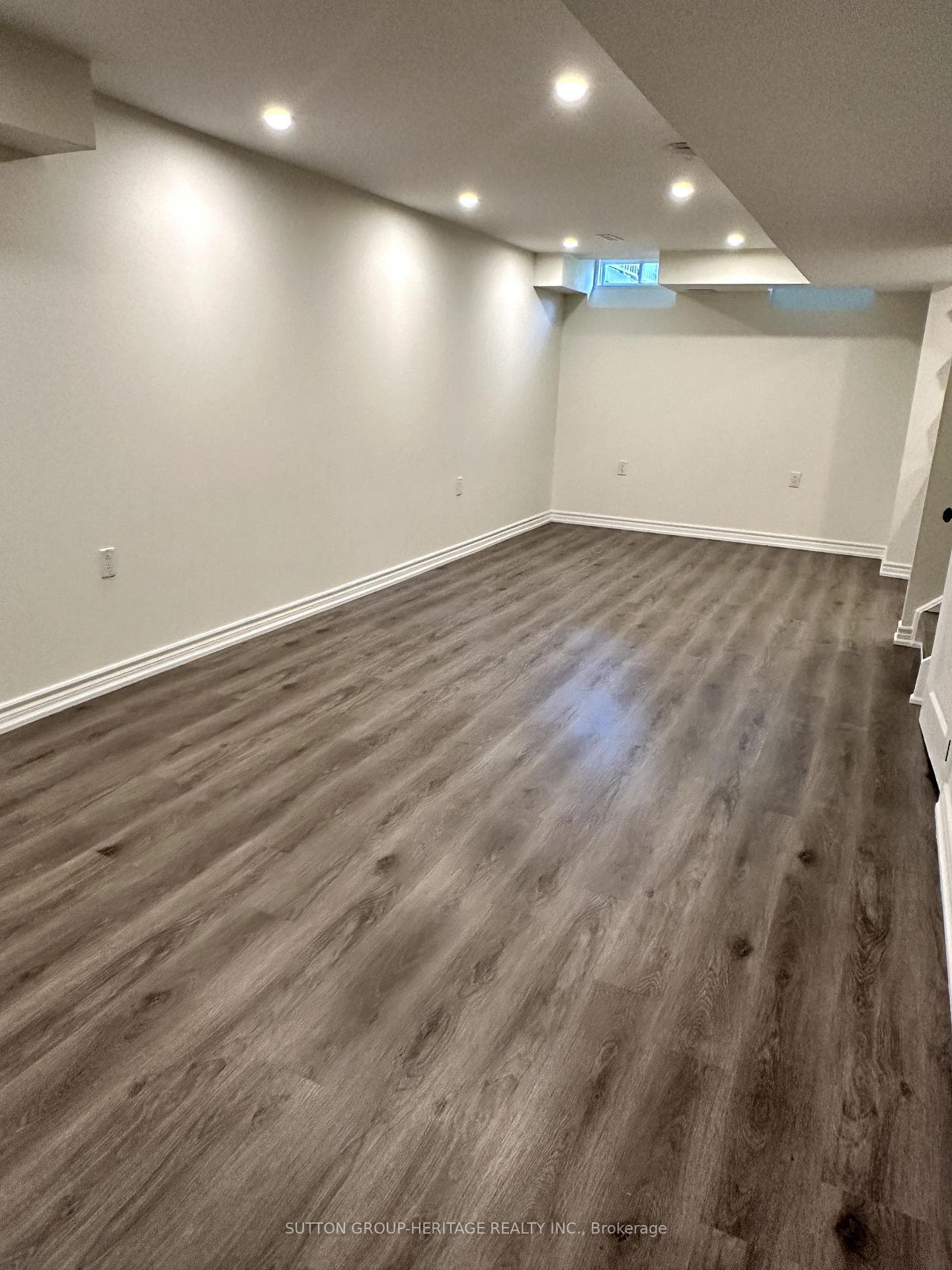 5535 Lawrence Avenue photo 17
