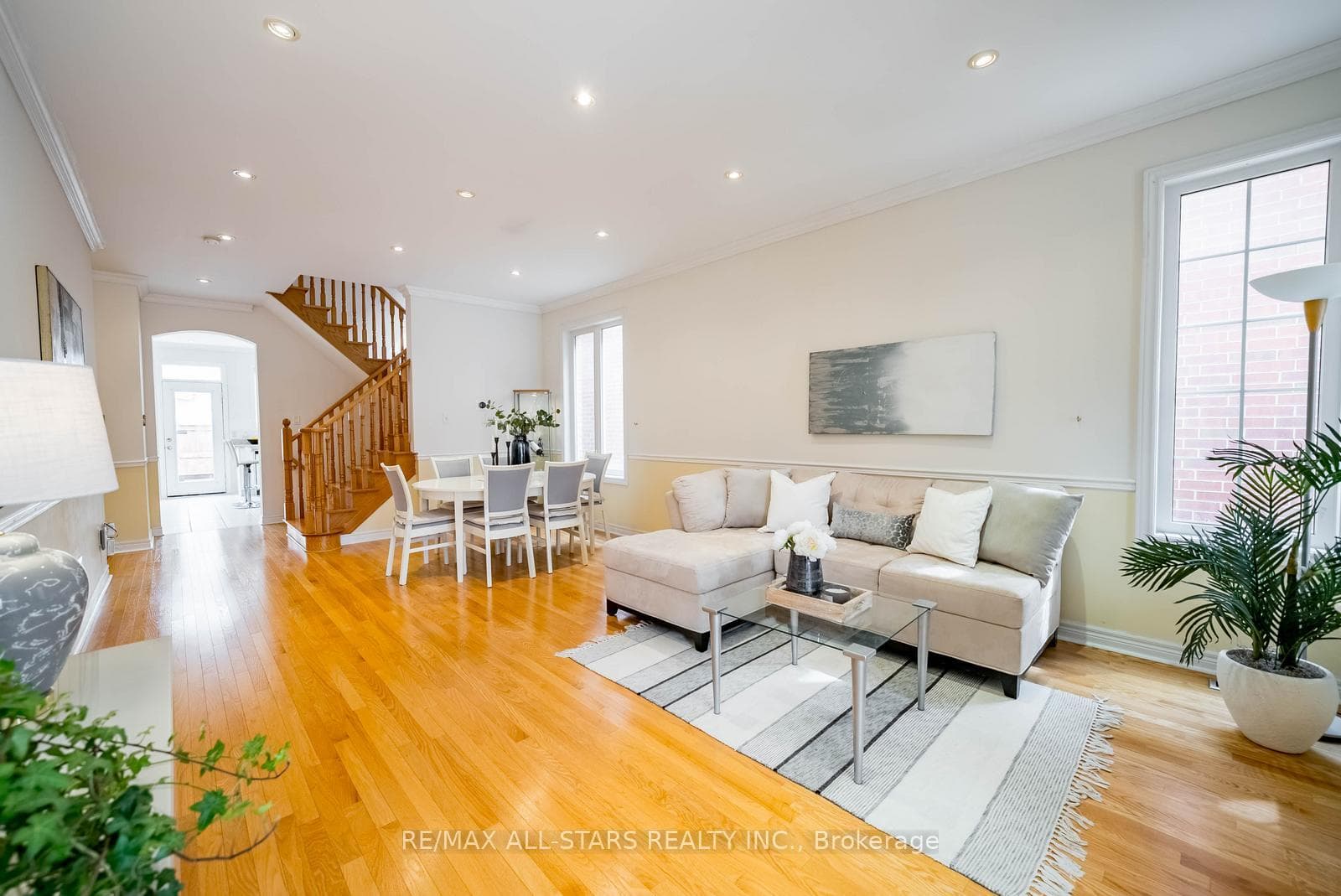 51 Waite Crescent photo 8