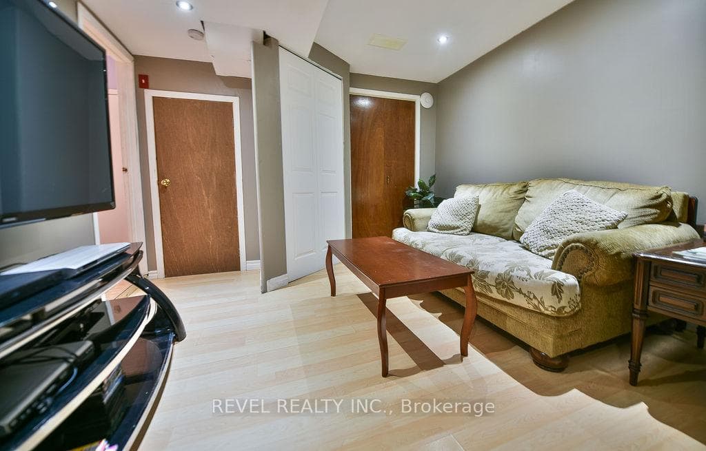 174 Royale Street photo 29