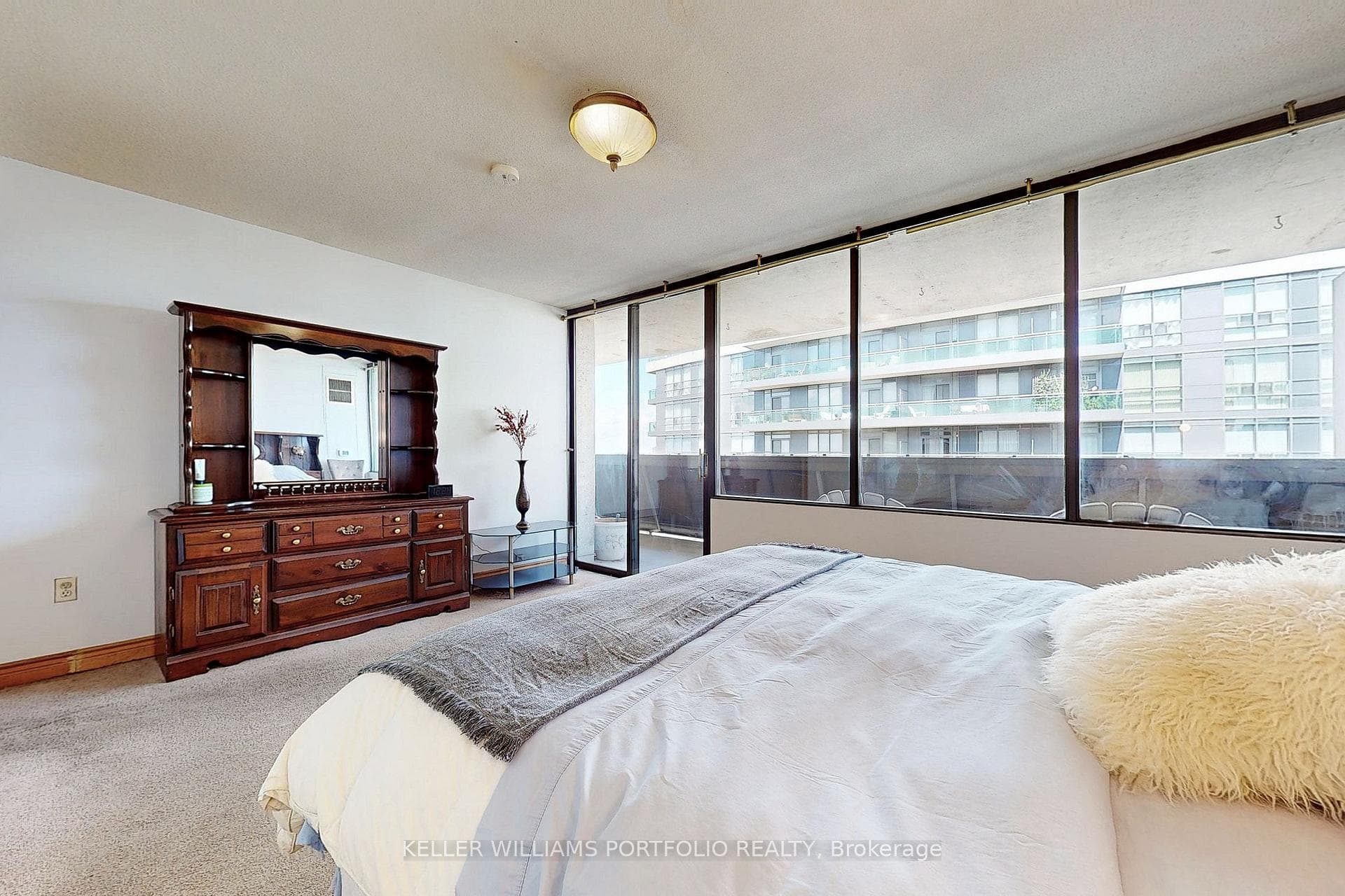 720 Spadina Avenue Unit 1510 photo 15
