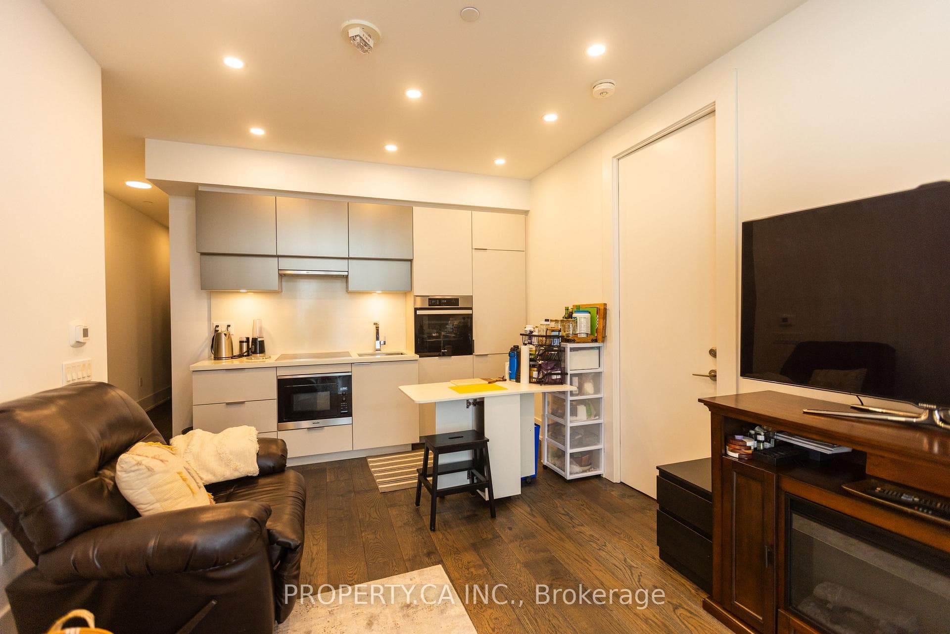 39 Roehampton Avenue Unit 4304 photo 8